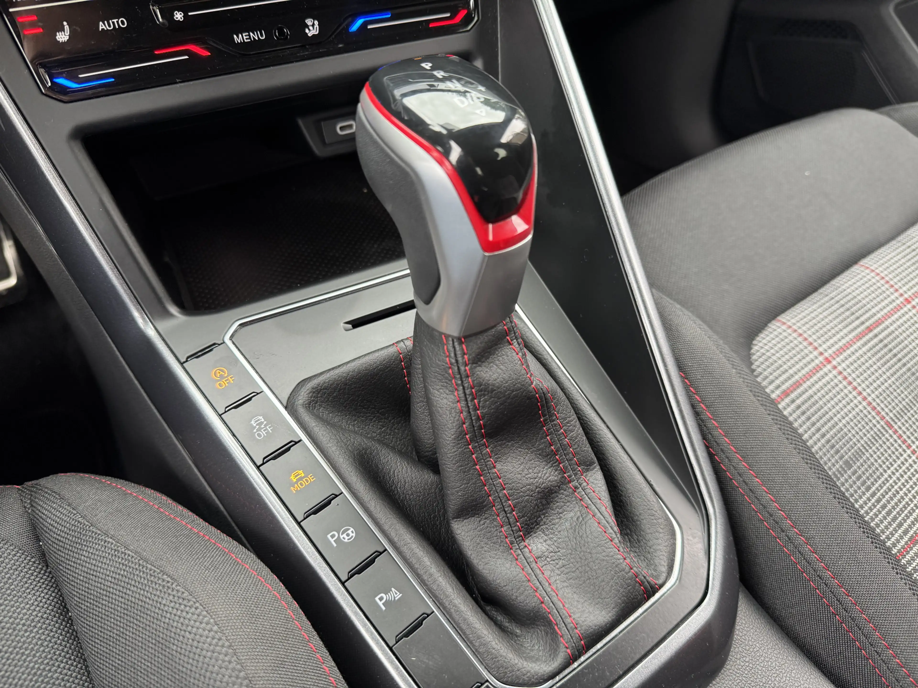 Volkswagen Polo GTI 2.0 TSI TSI 210PK DSG GTI-SPORT CARPLAY/LED/IQ-LIG — photo 23