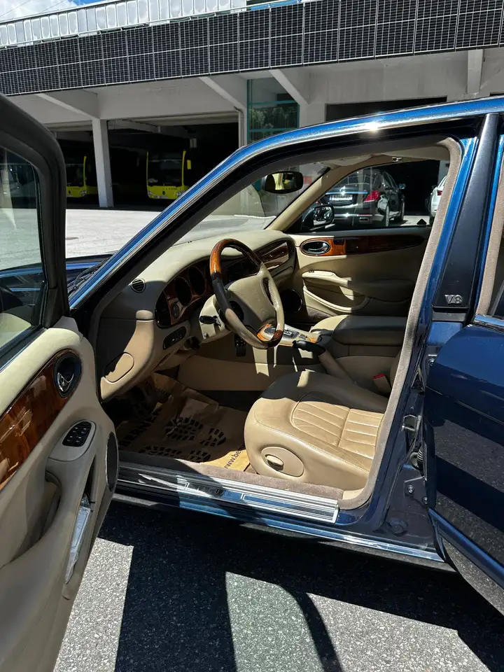 Jaguar XJ8 4,0 Executive, foto 7