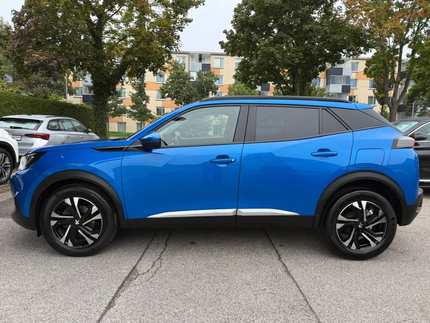 Peugeot 2008 Allure 1.2 Pure Tech/LED/KAMERA/17" uvm Azul - 2