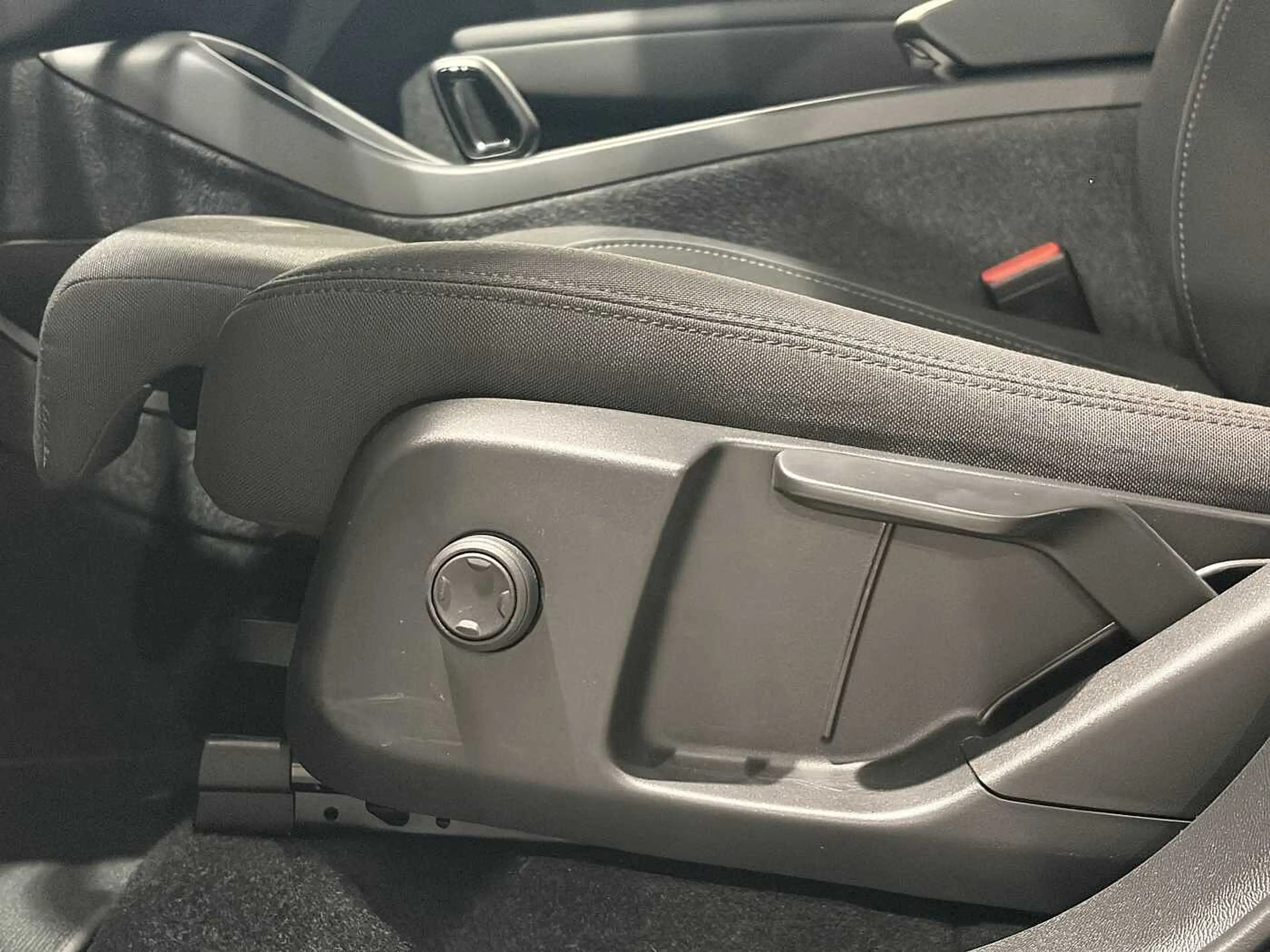 Volvo C40 Recharge — photo 6