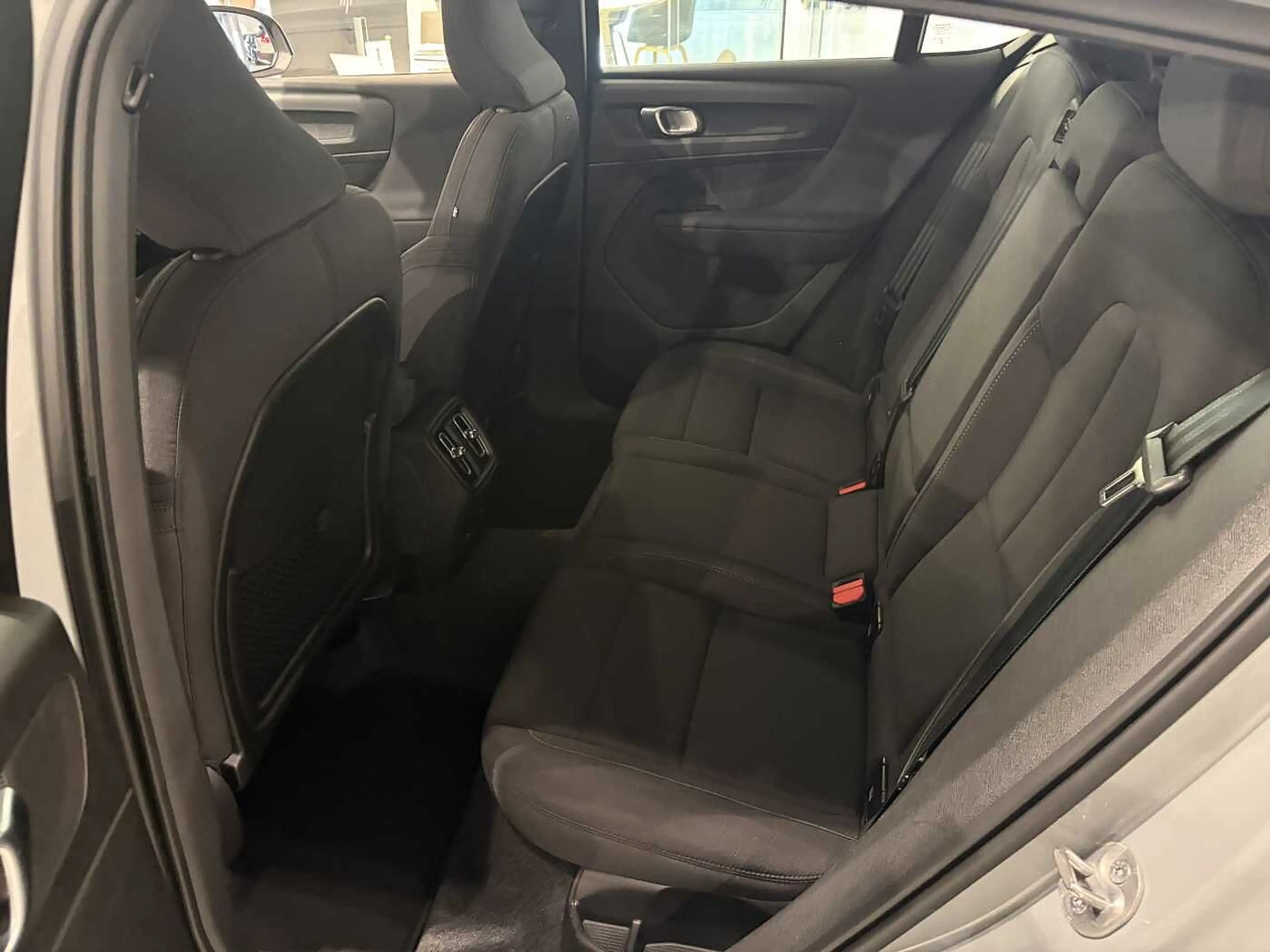 Volvo C40 Recharge — photo 11