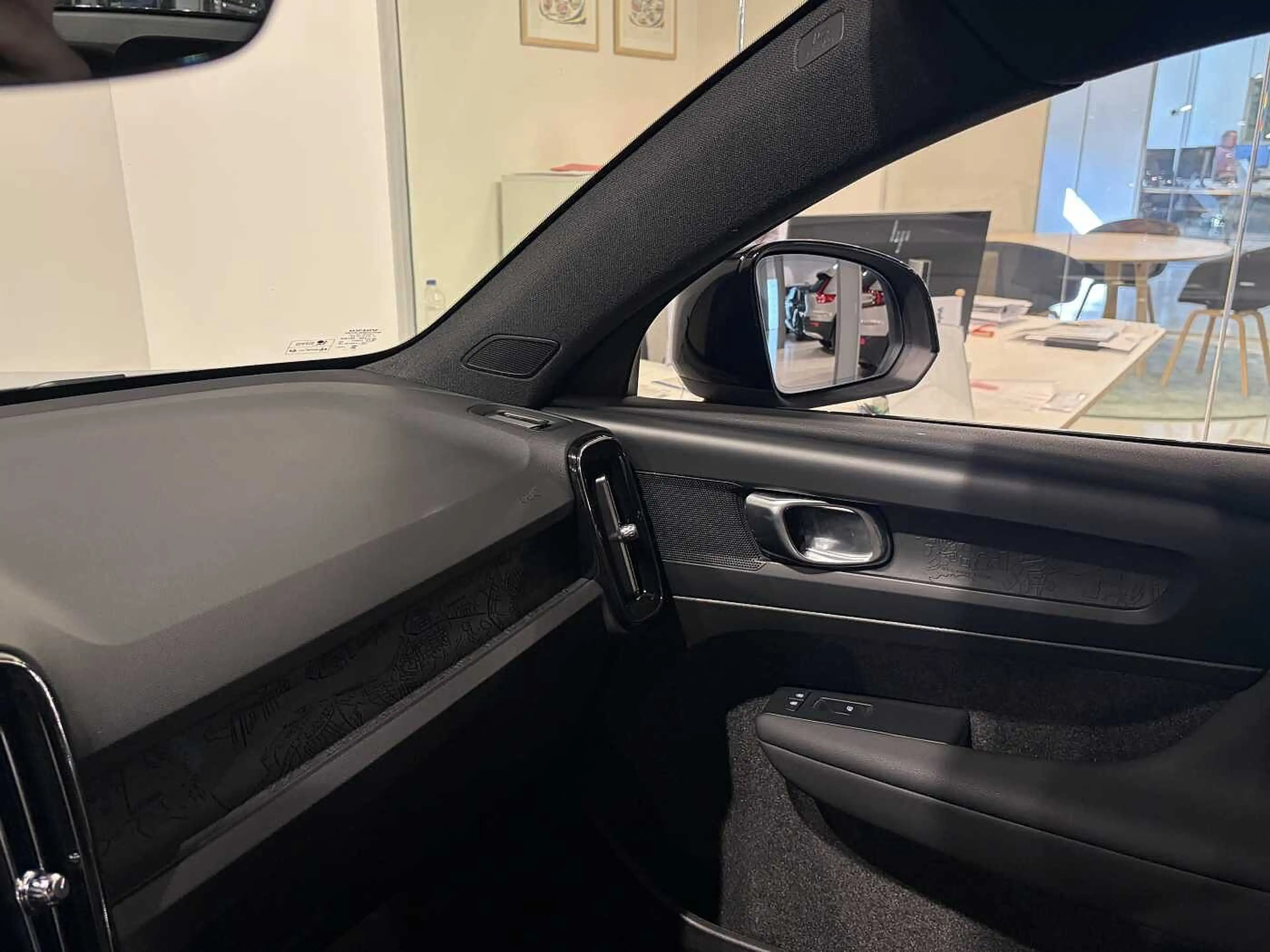 Volvo C40 Recharge — photo 10