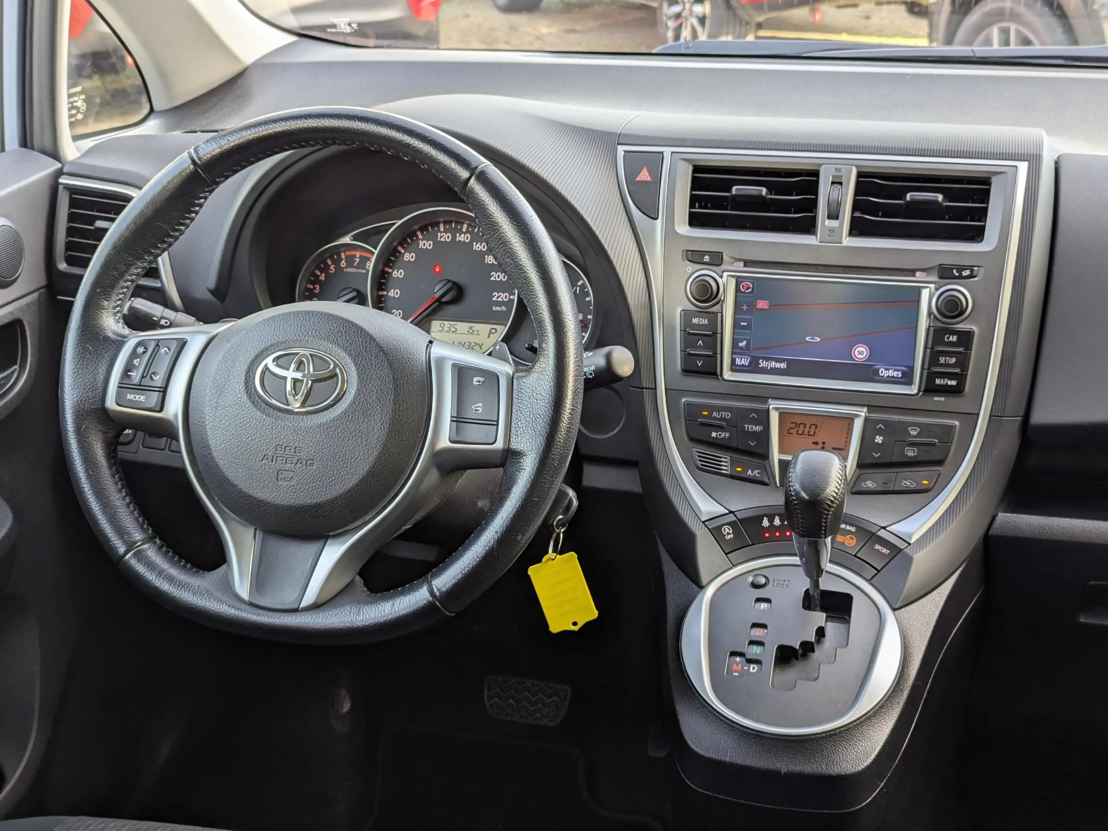 Toyota Verso-S 1.3 VVT-i Aspiration | Trekhaak | Climate control — photo 14