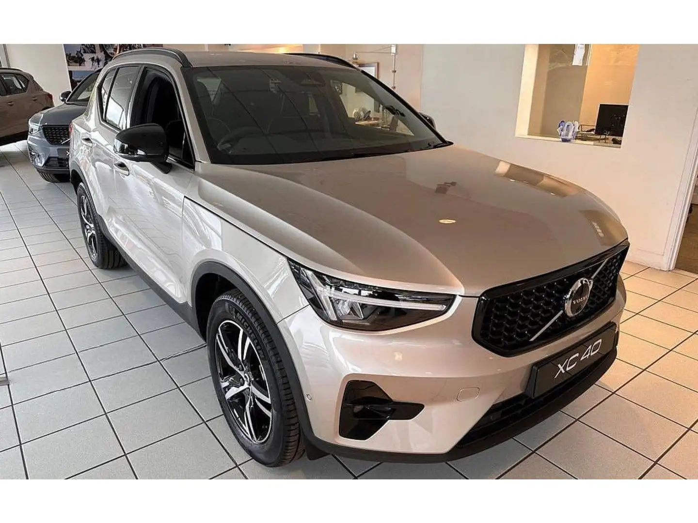 Volvo XC40 2.0 MHEV 163 CV PLUS  DCT7+ Camera - 1
