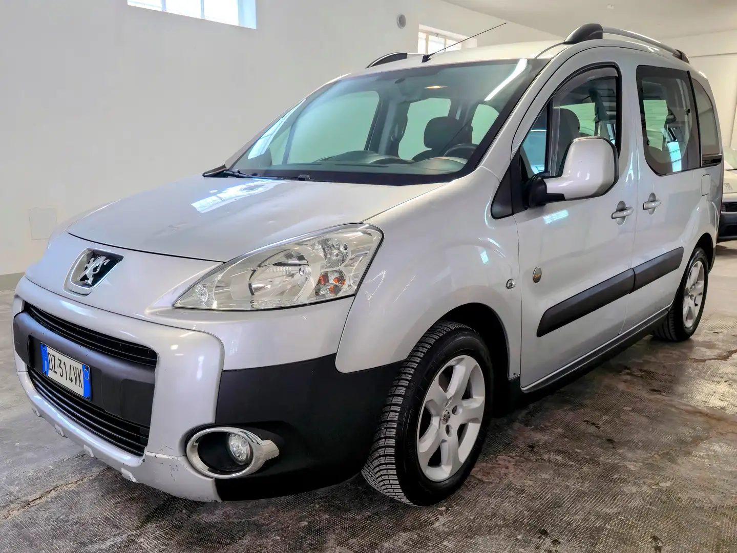 Peugeot Partner Partner Tepee 1.6 hdi Outdoor 110cv fap Срібний - 1