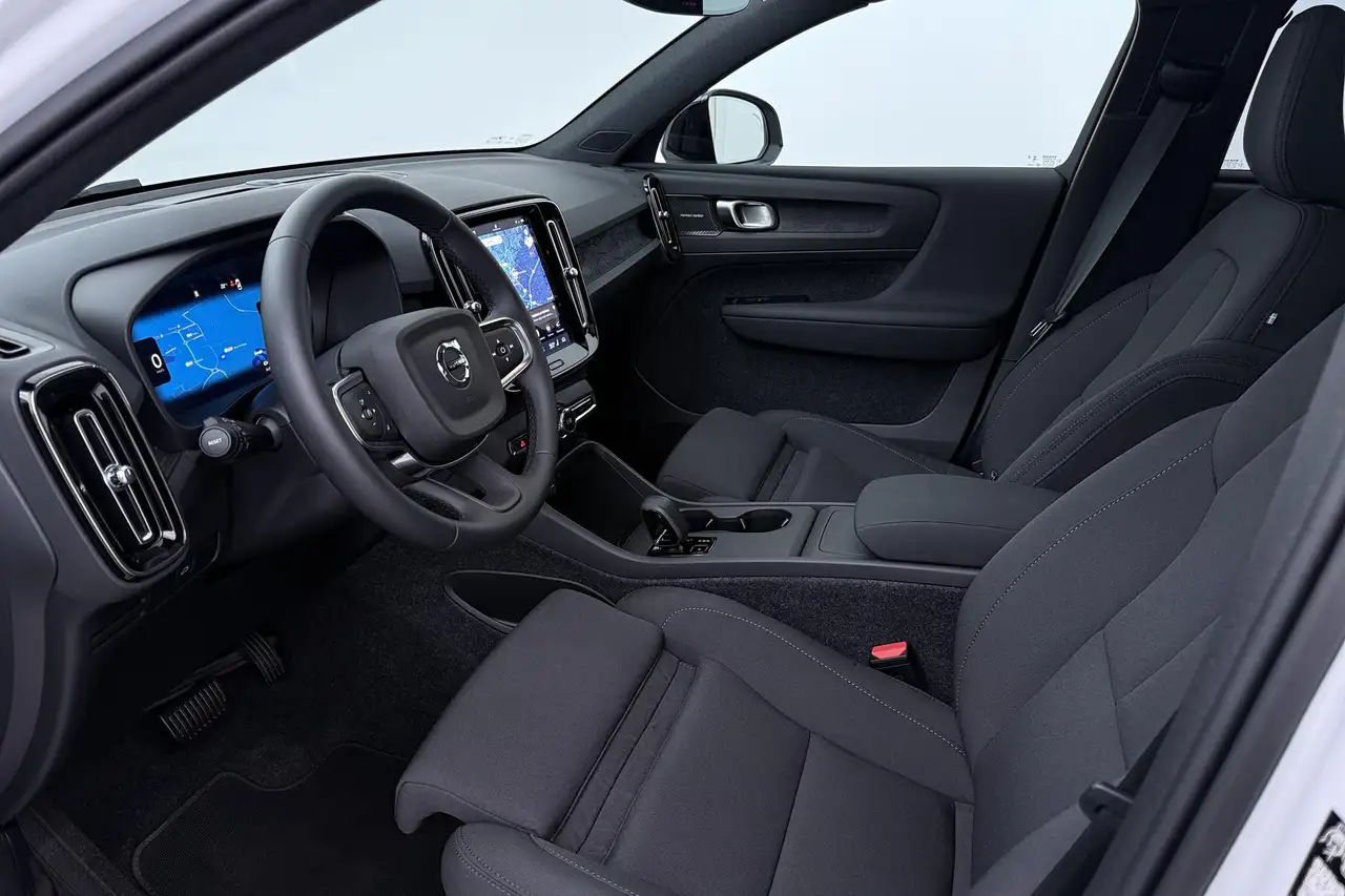 Volvo EX40 2026