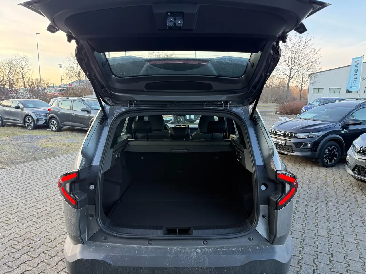 Dacia Bigster Hybrid 155 Expression Kamera Navi SHZ 17" Alu AZV 3