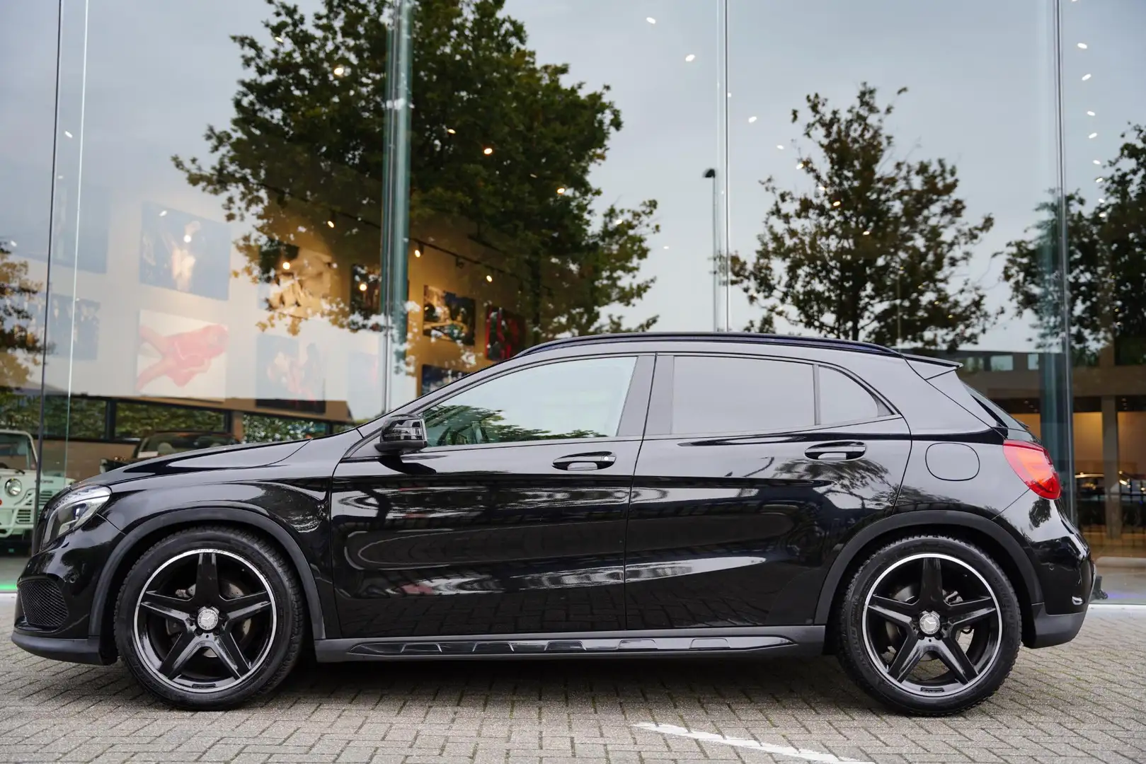 Mercedes-Benz GLA 180 AMG Night Edition Plus Negro - 2