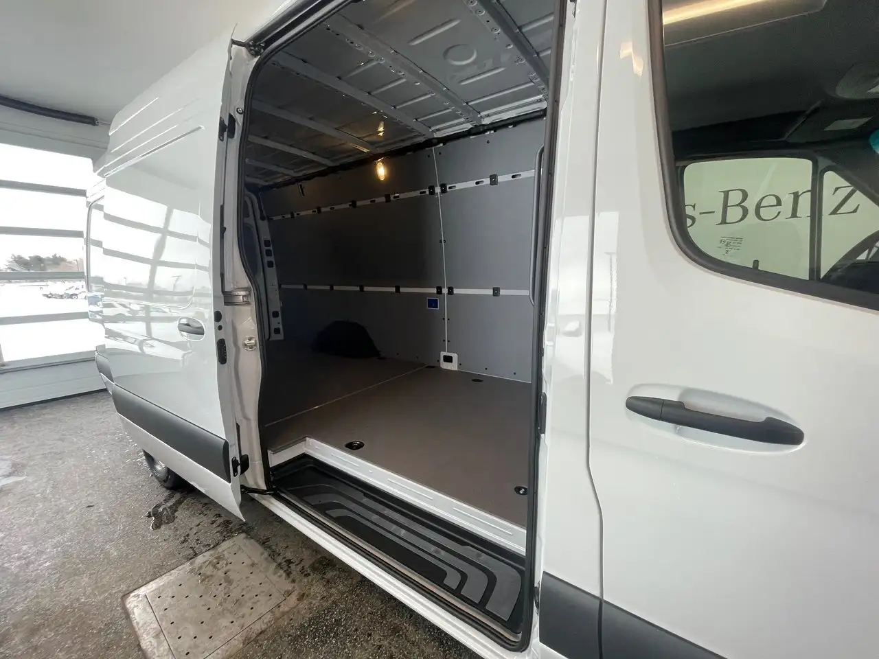 Mercedes-Benz Sprinter снимка Mercedes-Benz Sprinter