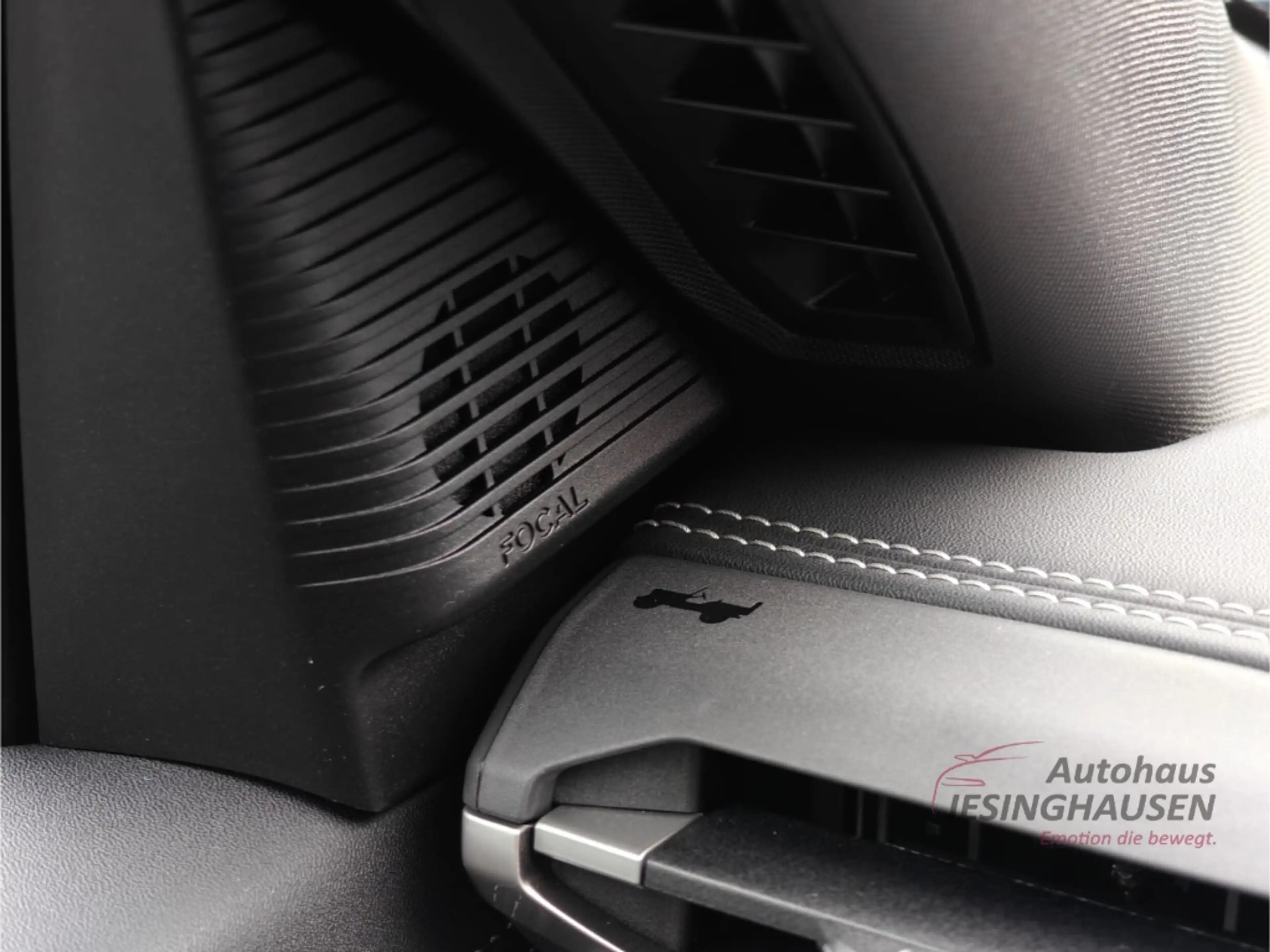 Jeep Compass Summit BEV*Panorama*Massage*Focal Soundsystem*Andr — photo 29