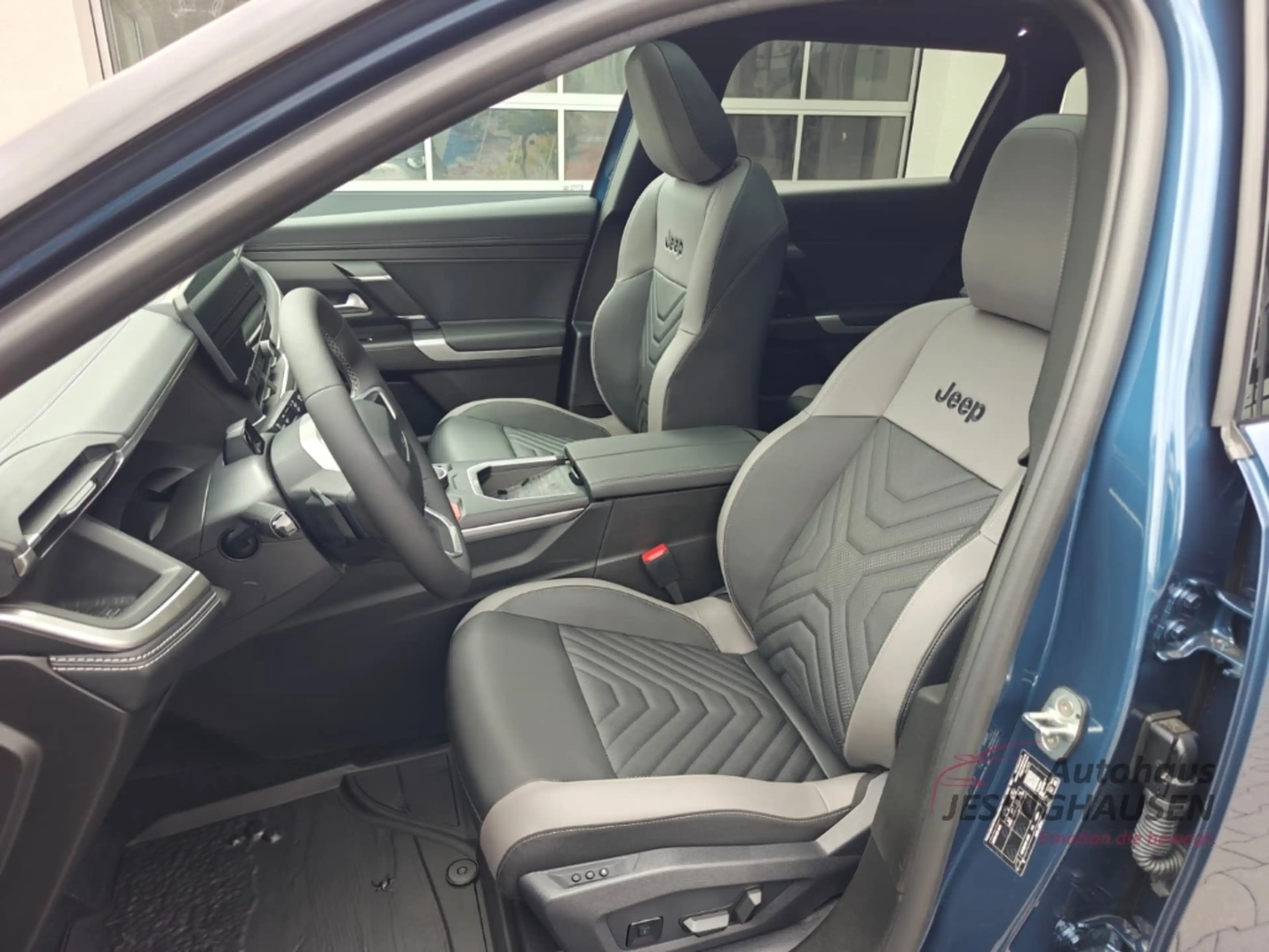 Jeep Compass Summit BEV*Panorama*Massage*Focal Soundsystem*Andr — photo 17