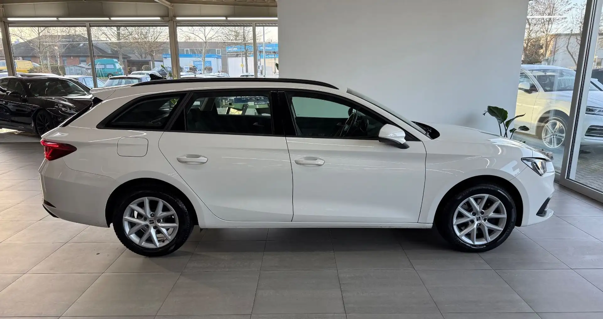 SEAT Leon *Sportstourer*Beats*Navi*Sitzh*AHK*LED* Blanc - 2