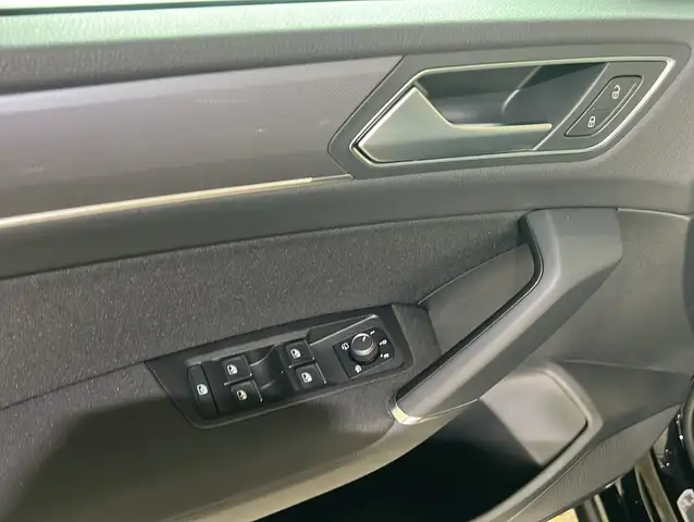 Volkswagen Touran view 5