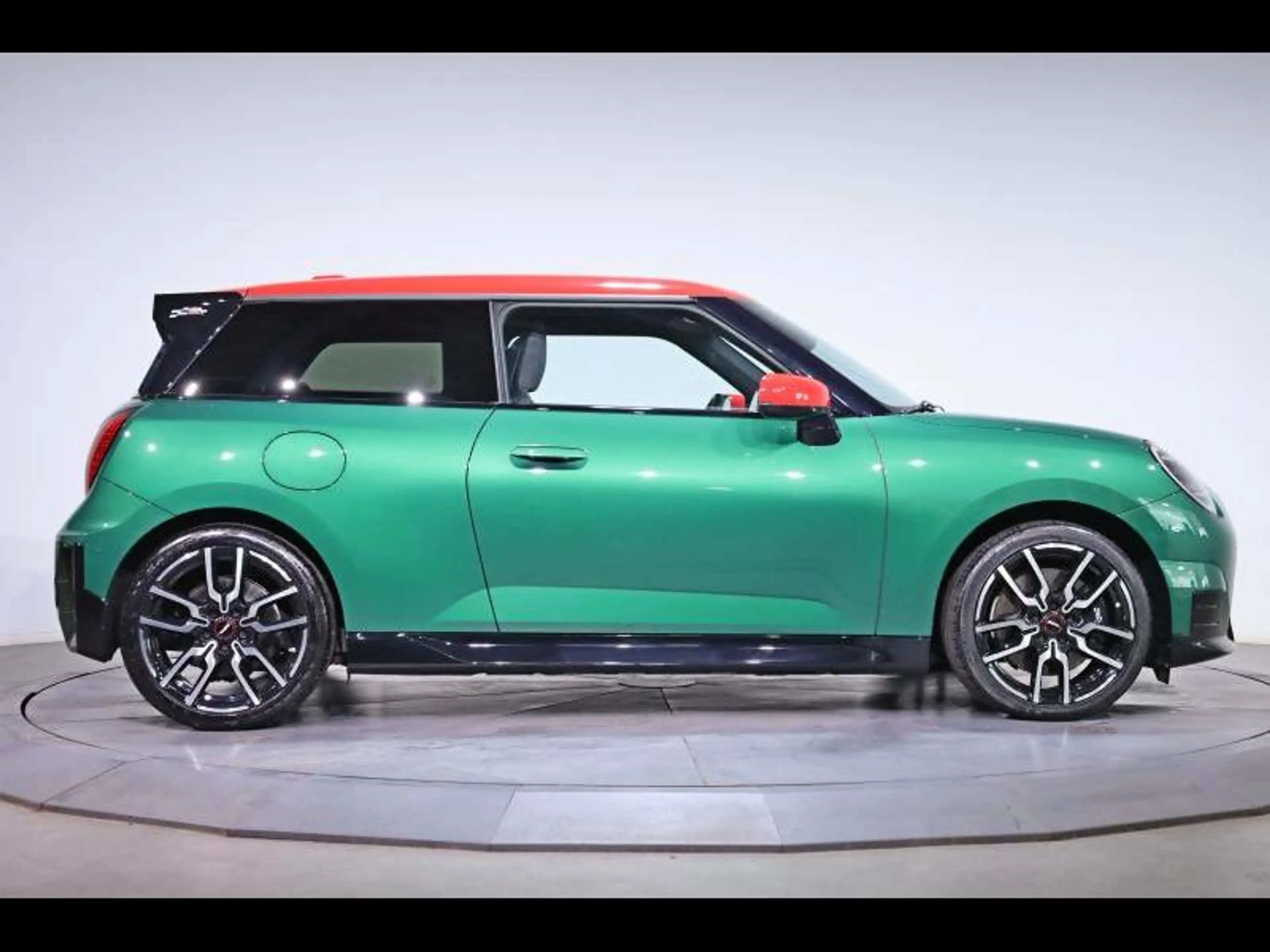 MINI Cooper SE — photo 3