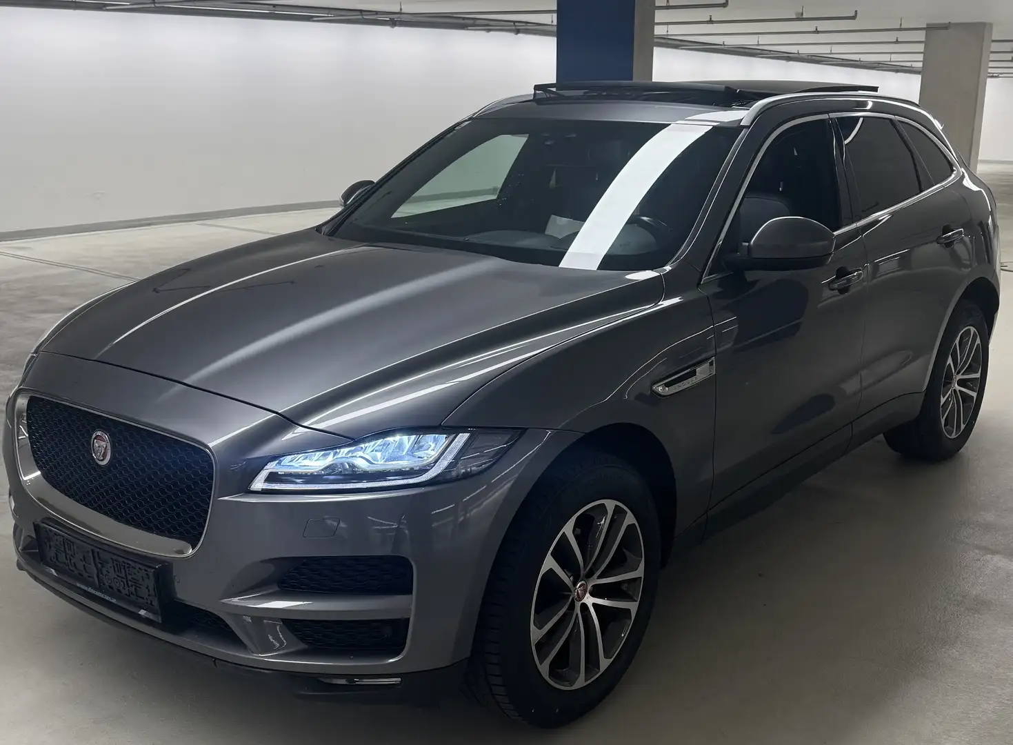 Jaguar F-Pace 25t AWD Prestige Aut. - 2