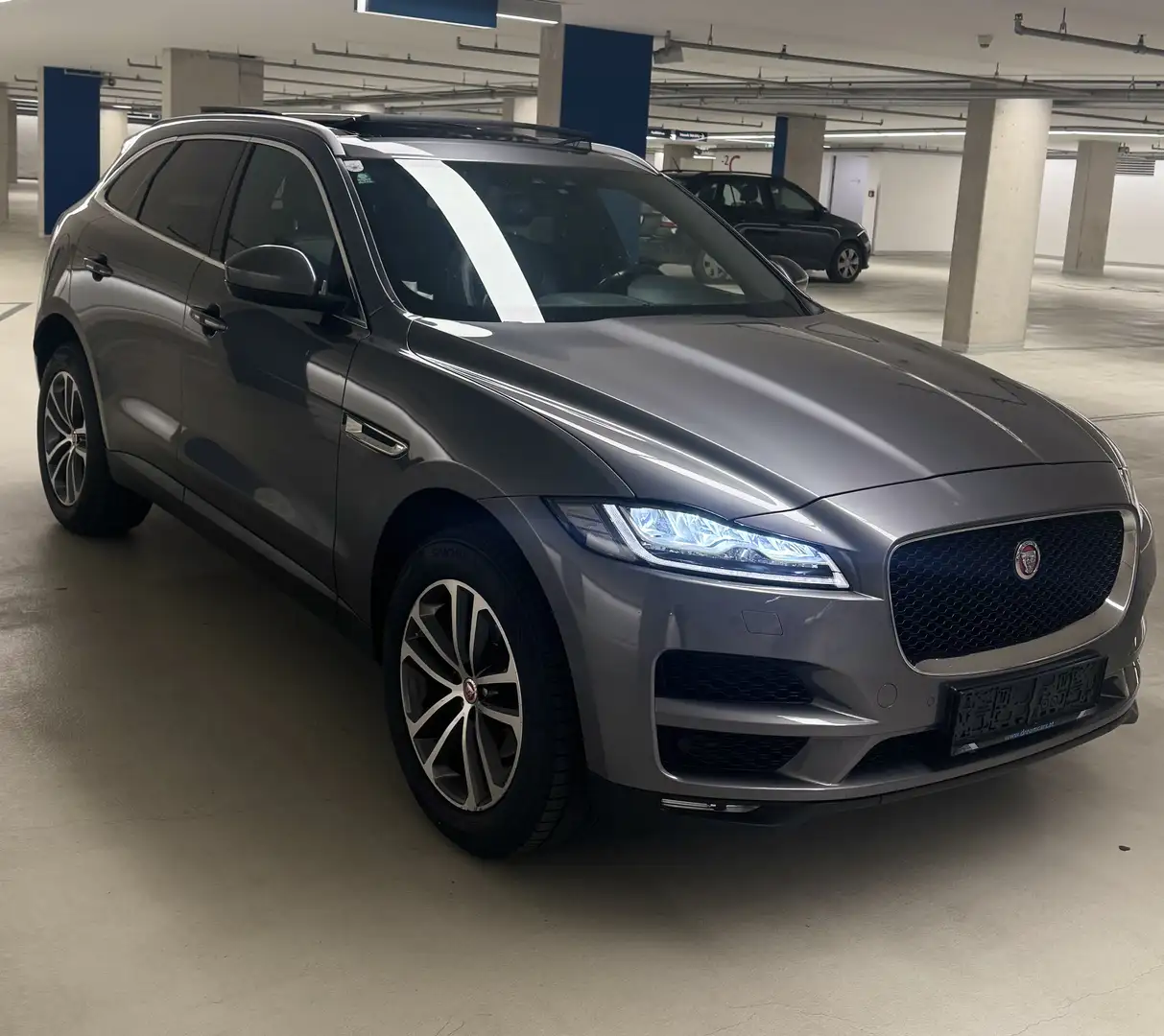 Jaguar F-Pace 25t AWD Prestige Aut. - 1