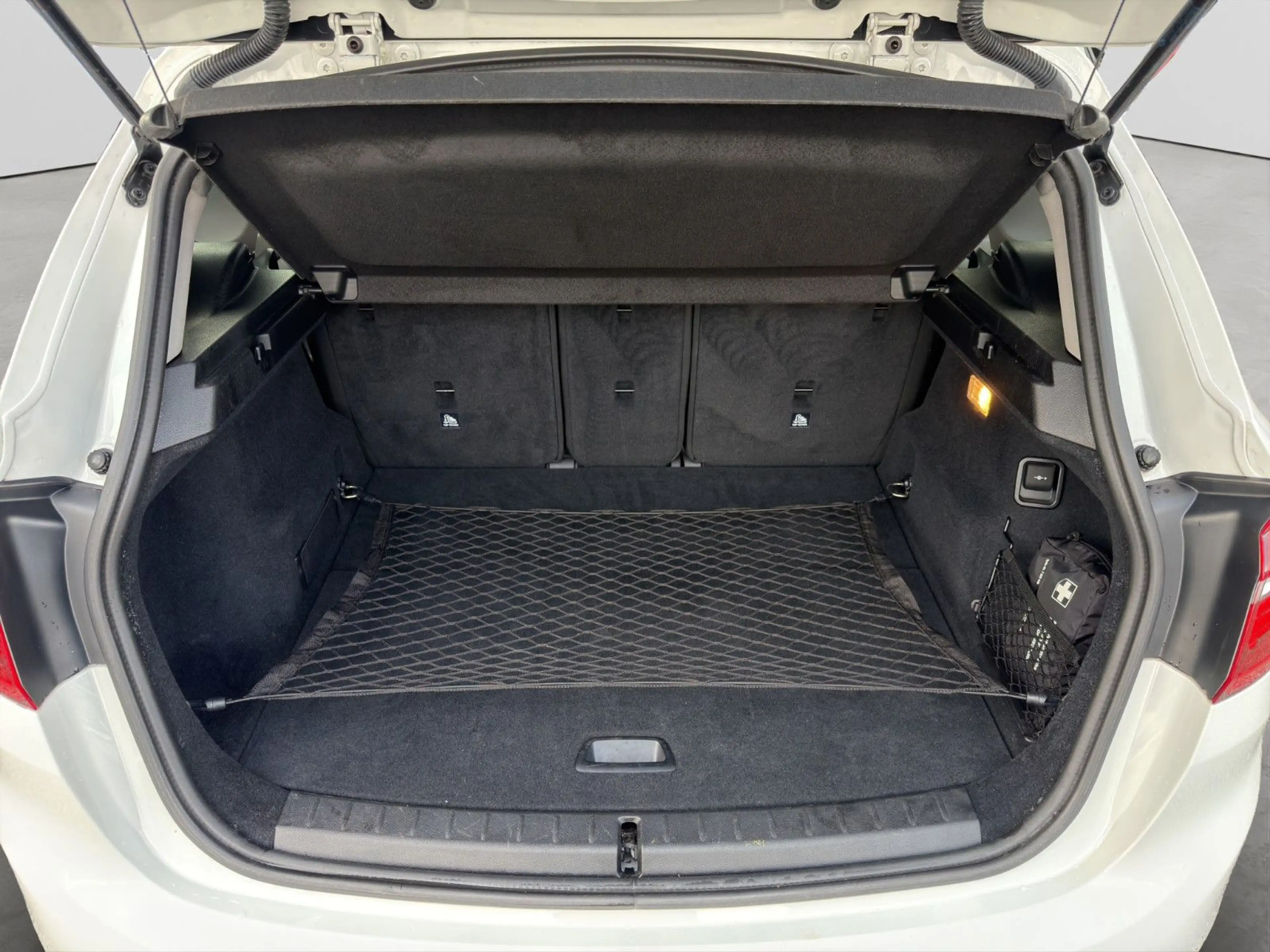 BMW 218 Aut.KLIMAAUT NAV Insp+TÜV Neu — photo 10