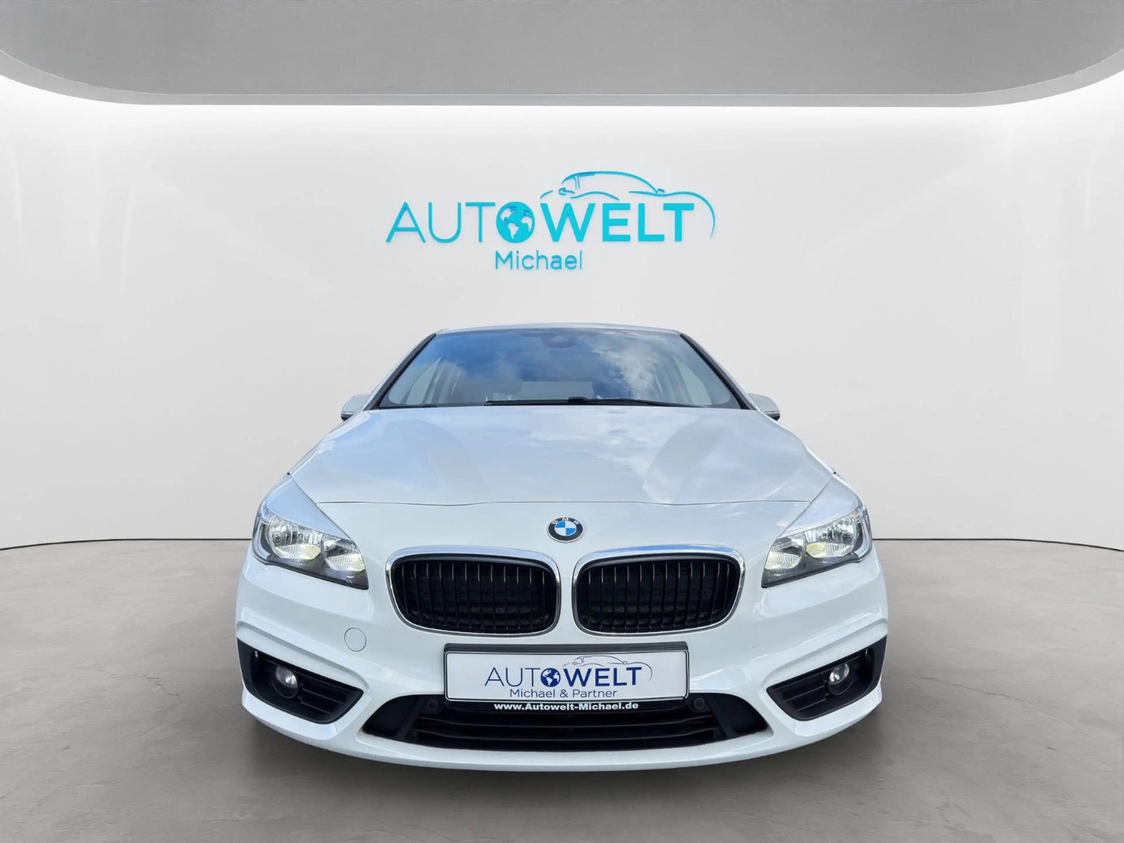 BMW 218 Aut.KLIMAAUT NAV Insp+TÜV Neu — photo 2