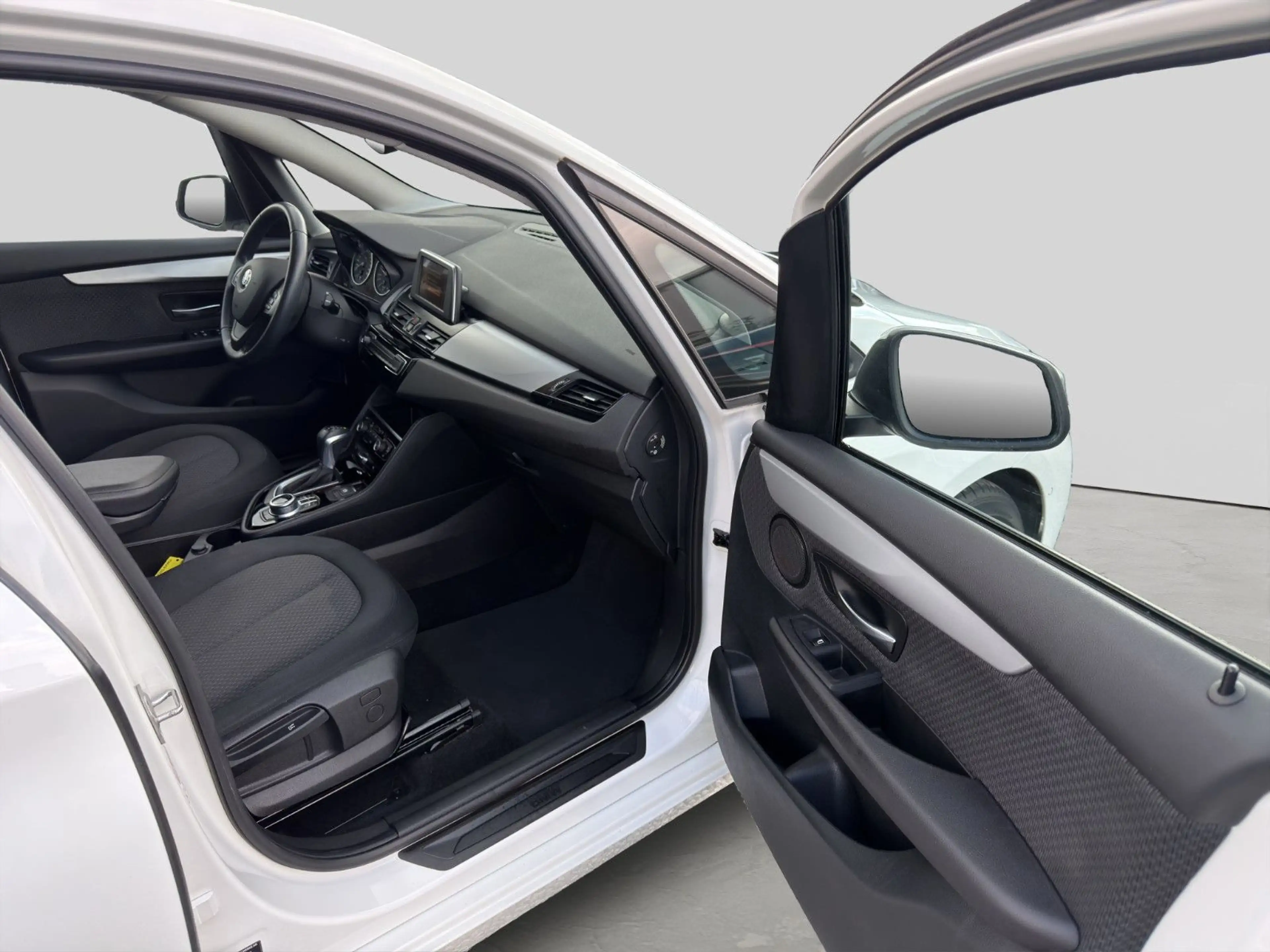 BMW 218 Aut.KLIMAAUT NAV Insp+TÜV Neu — photo 15