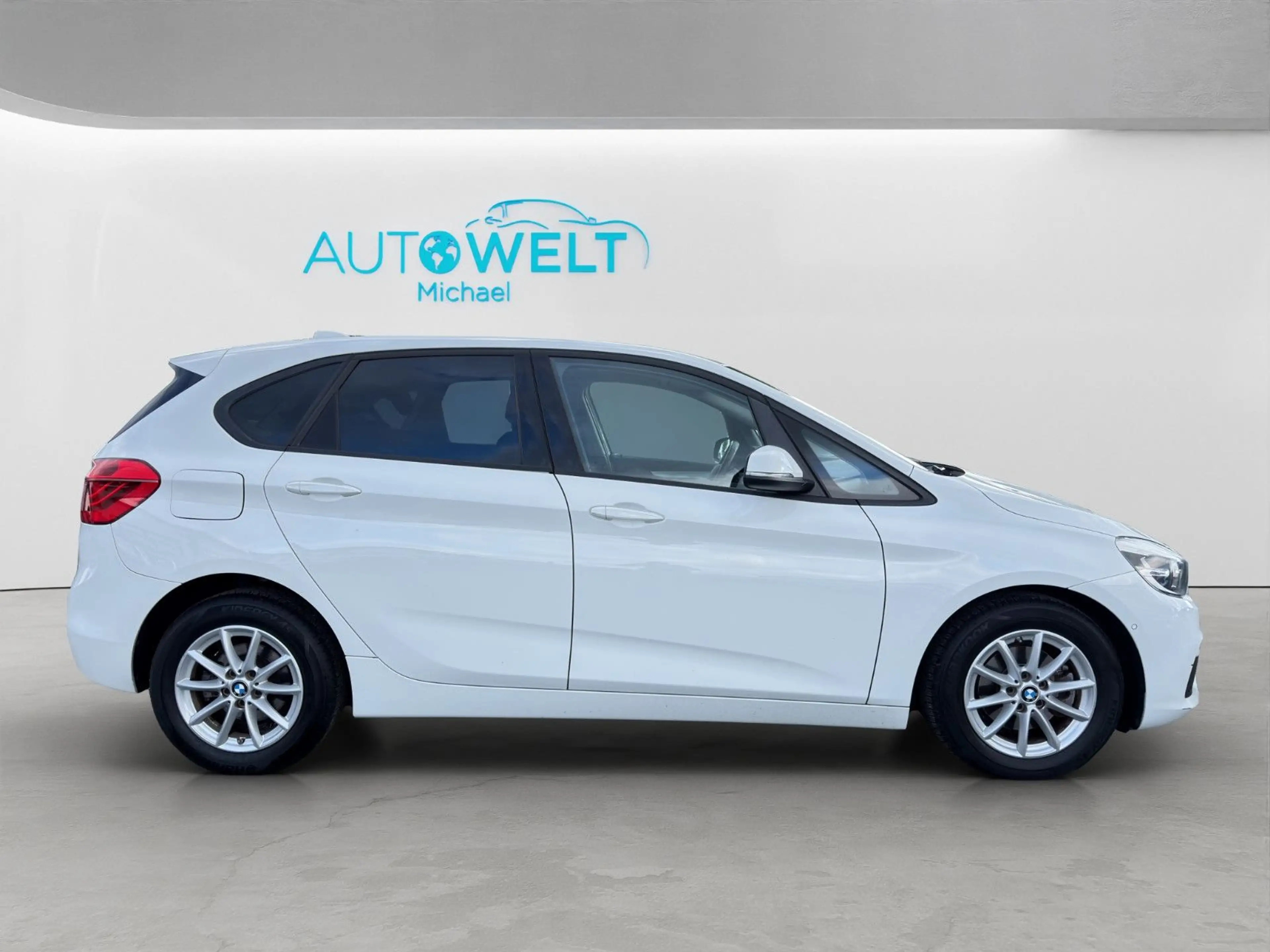 BMW 218 Aut.KLIMAAUT NAV Insp+TÜV Neu — photo 4