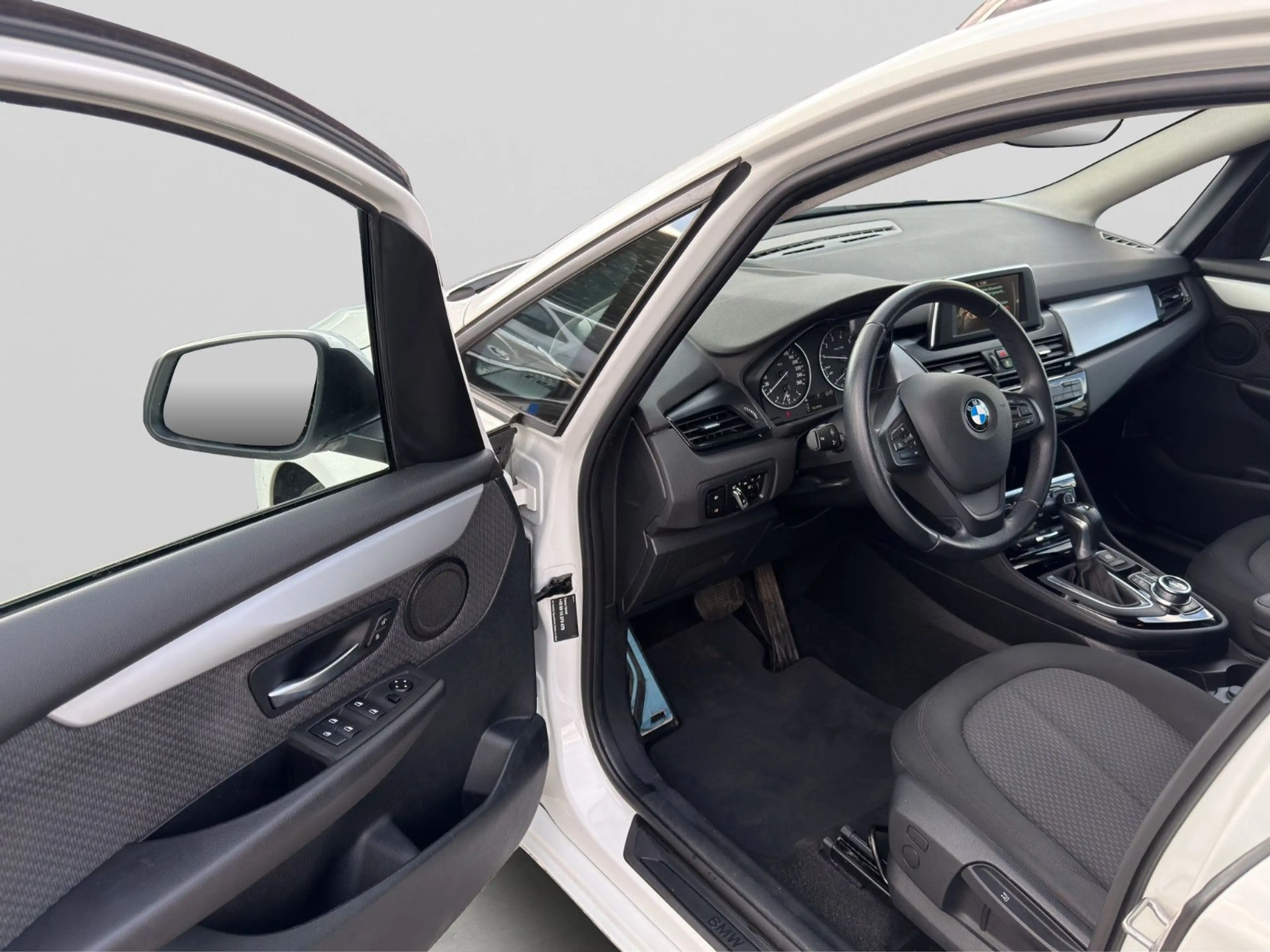 BMW 218 Aut.KLIMAAUT NAV Insp+TÜV Neu — photo 11