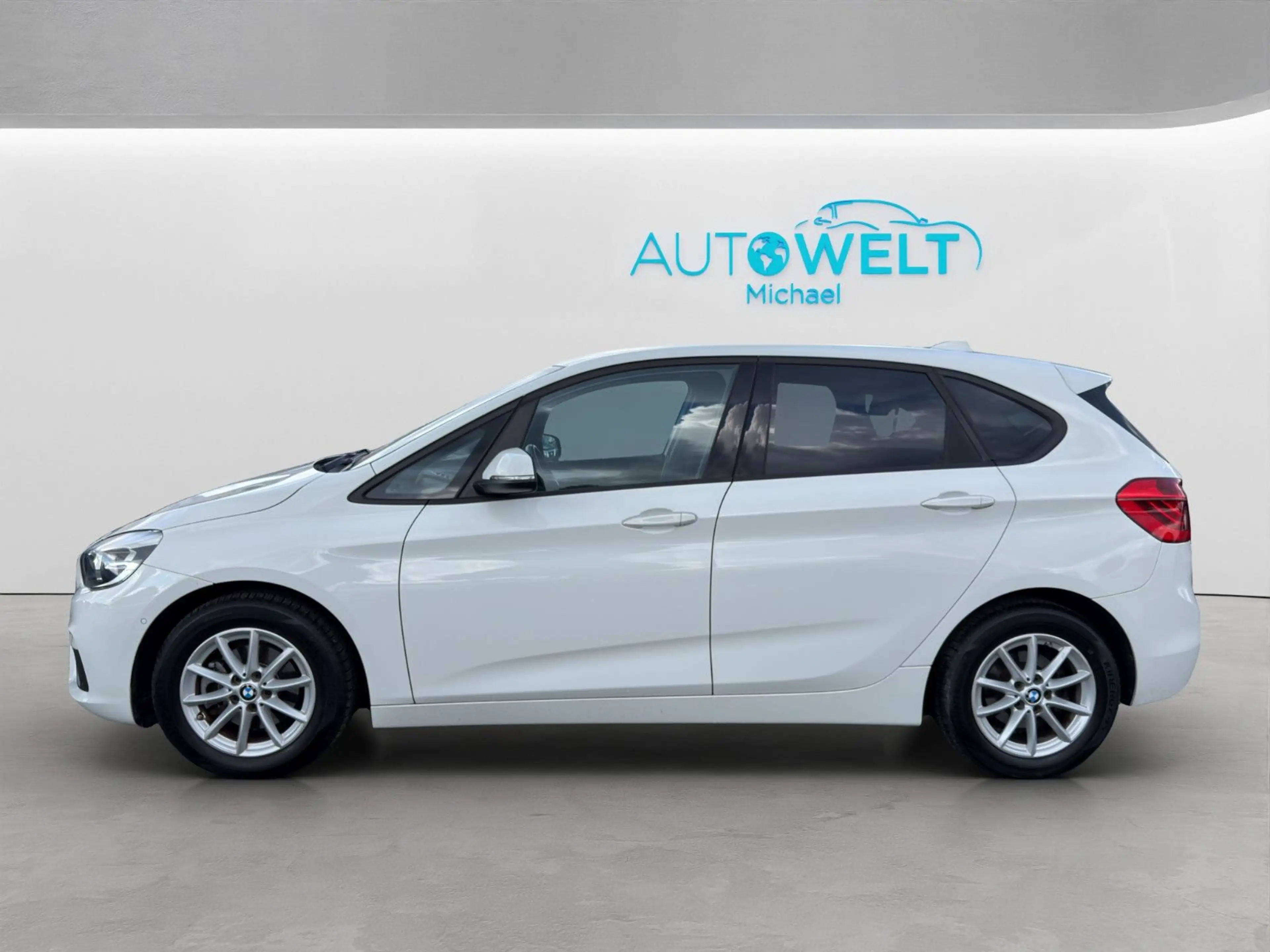 BMW 218 Aut.KLIMAAUT NAV Insp+TÜV Neu — photo 8