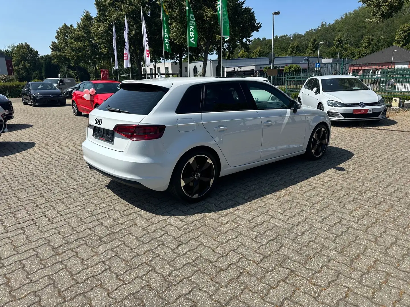Audi A3 2.0 TDI SB S line Panorama Navi Rotor 18" AHK Wit - 2