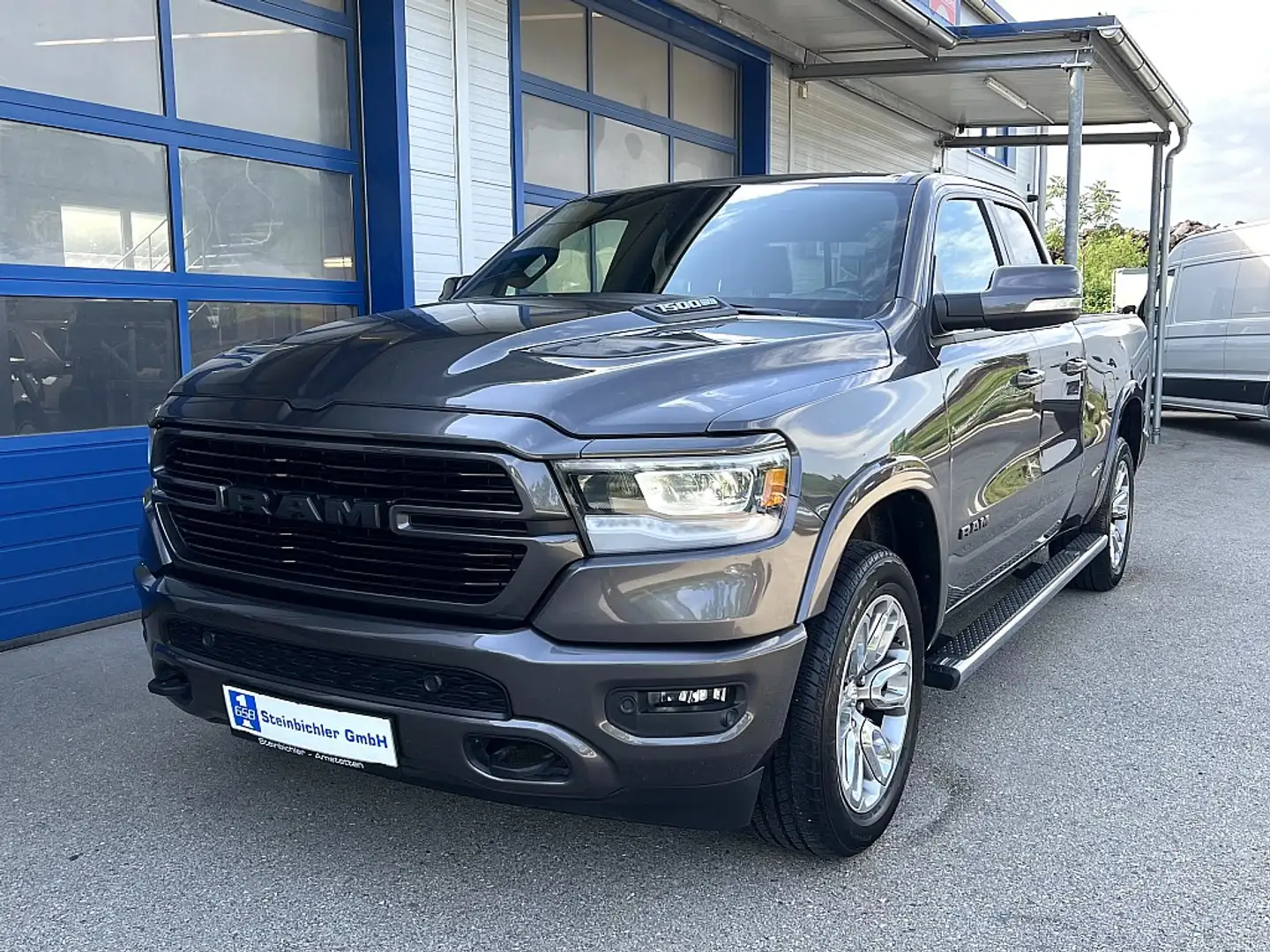 Dodge RAM Ram 1500 Sport Quad Cab Grau - 2