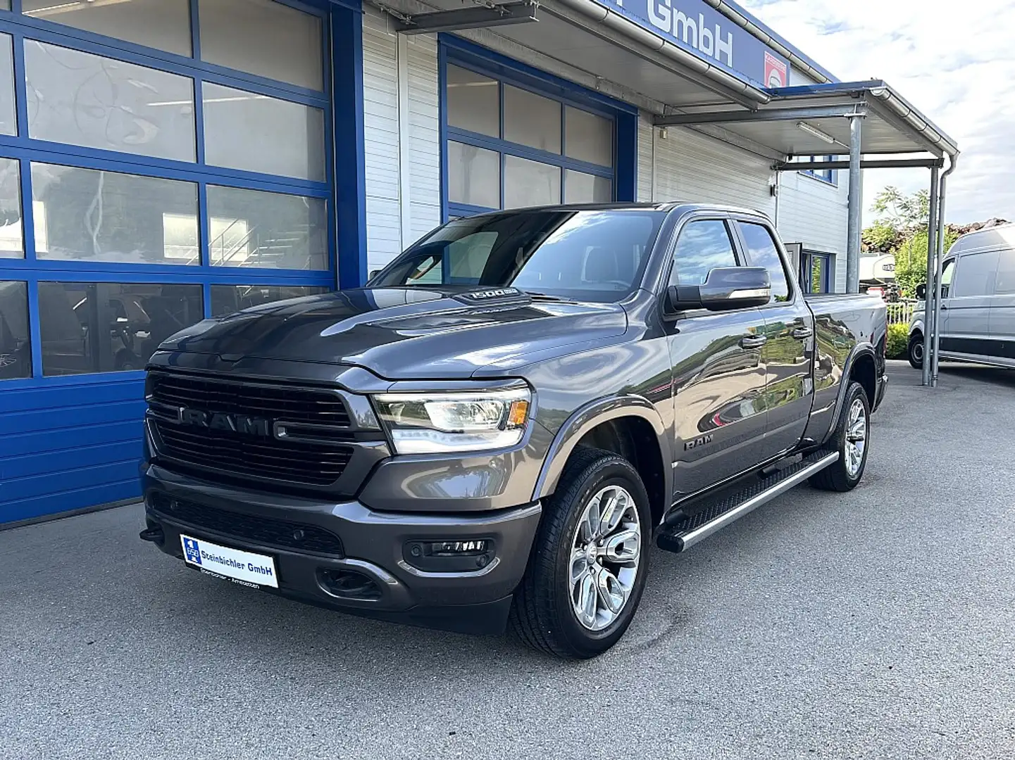 Dodge RAM Ram 1500 Sport Quad Cab Grau - 1