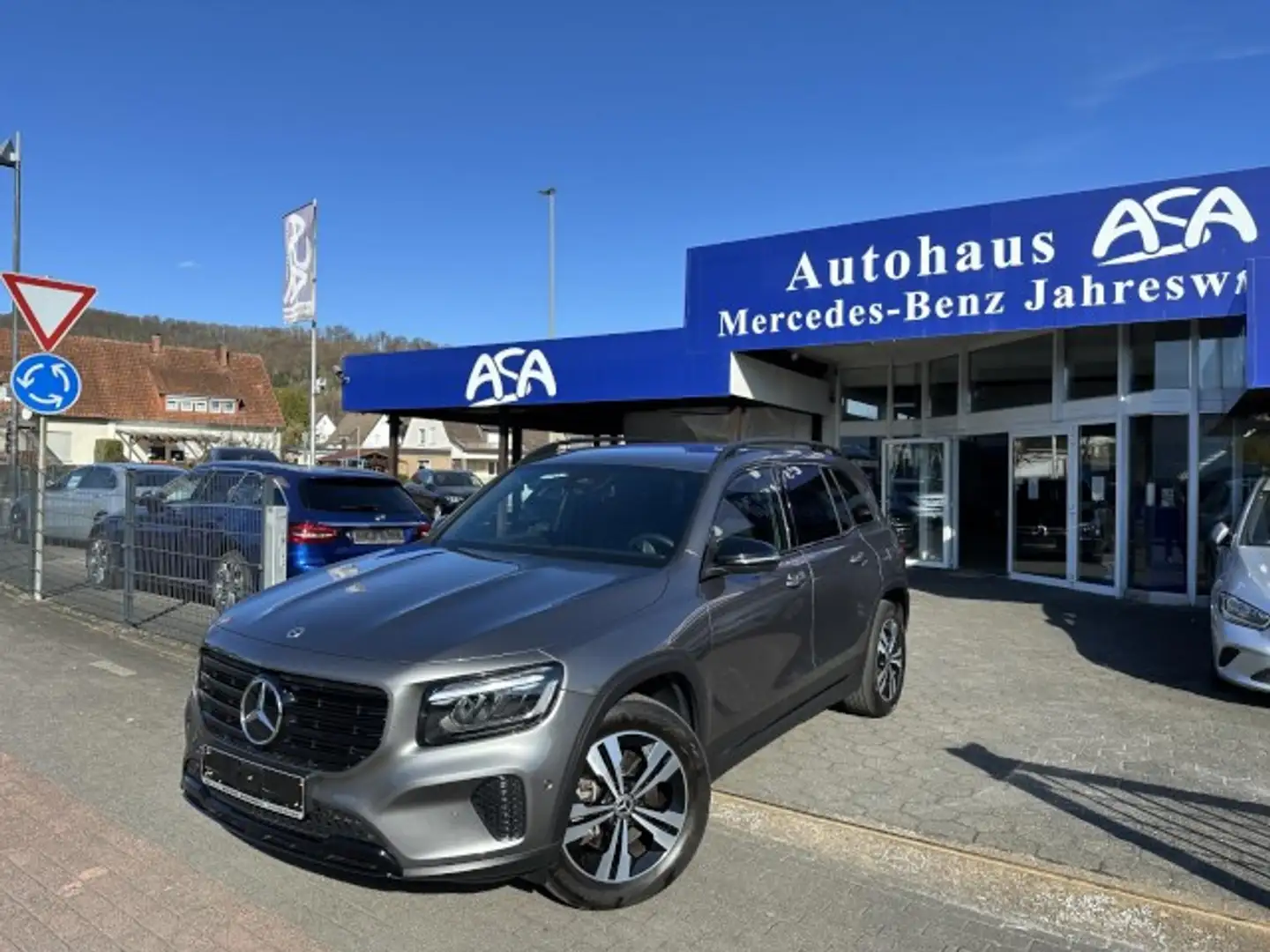 Mercedes-Benz GLB 200 d+Night+Memorysitze+AHK+Kamera+el.Heckklappe+Komfo Grau - 2
