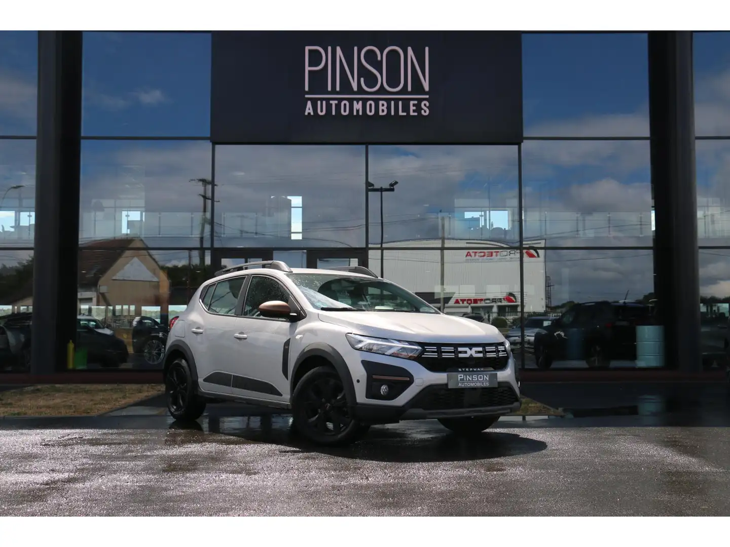 Dacia Sandero STEPWAY TCE 90 CVT EXTREME GPS JA 16 CAM Gris - 1