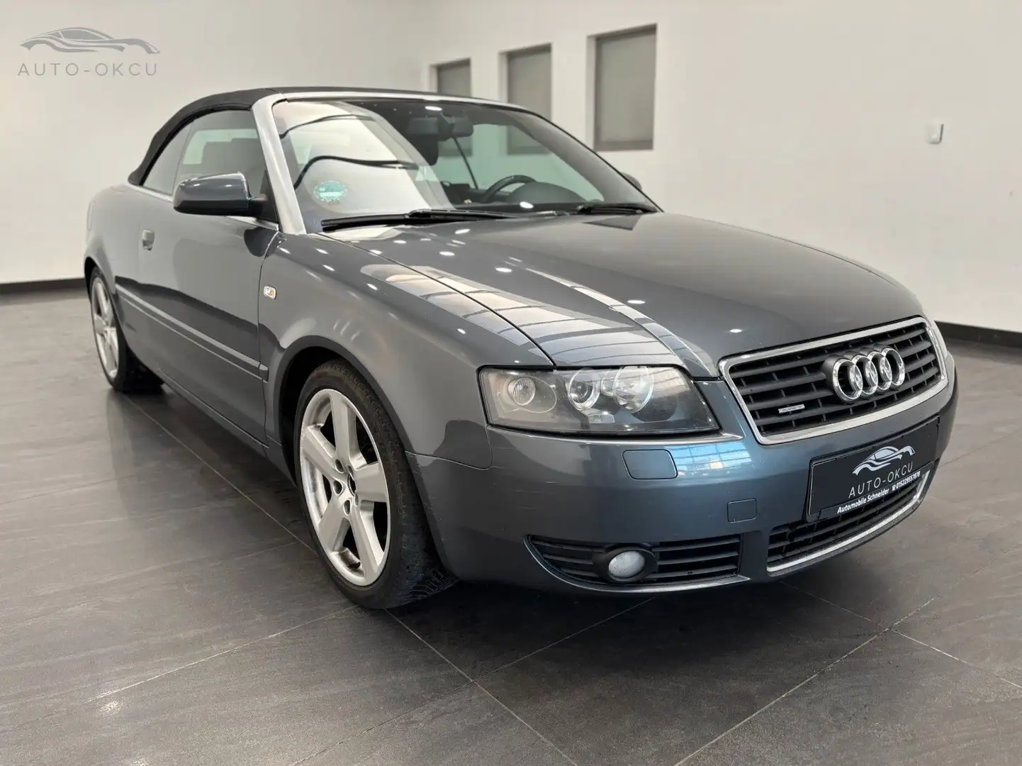 Audi A4 Cabrio 3.0 quattro V6 S-tron./LEDER /HU:11/26 Grau - 2