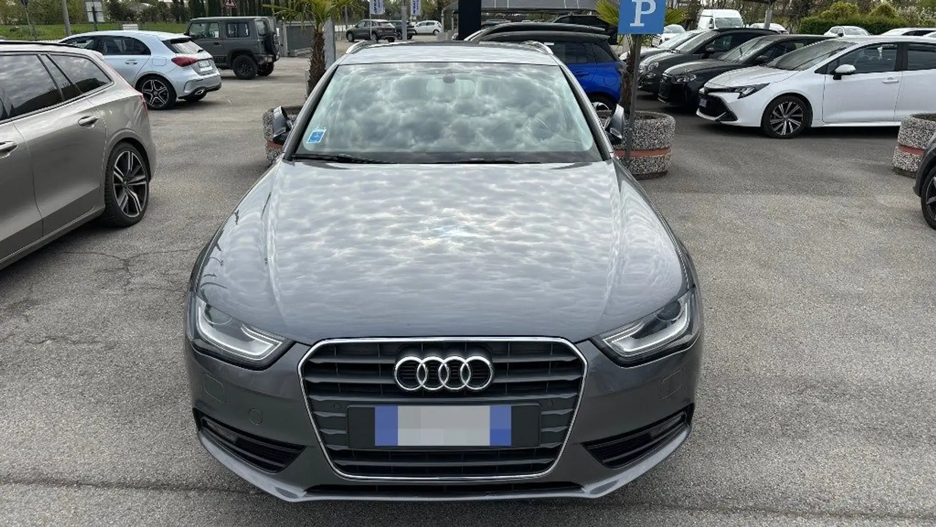 Audi A4 Avant 2.0 TDI 177CV S Tronic Advanced Grau - 2