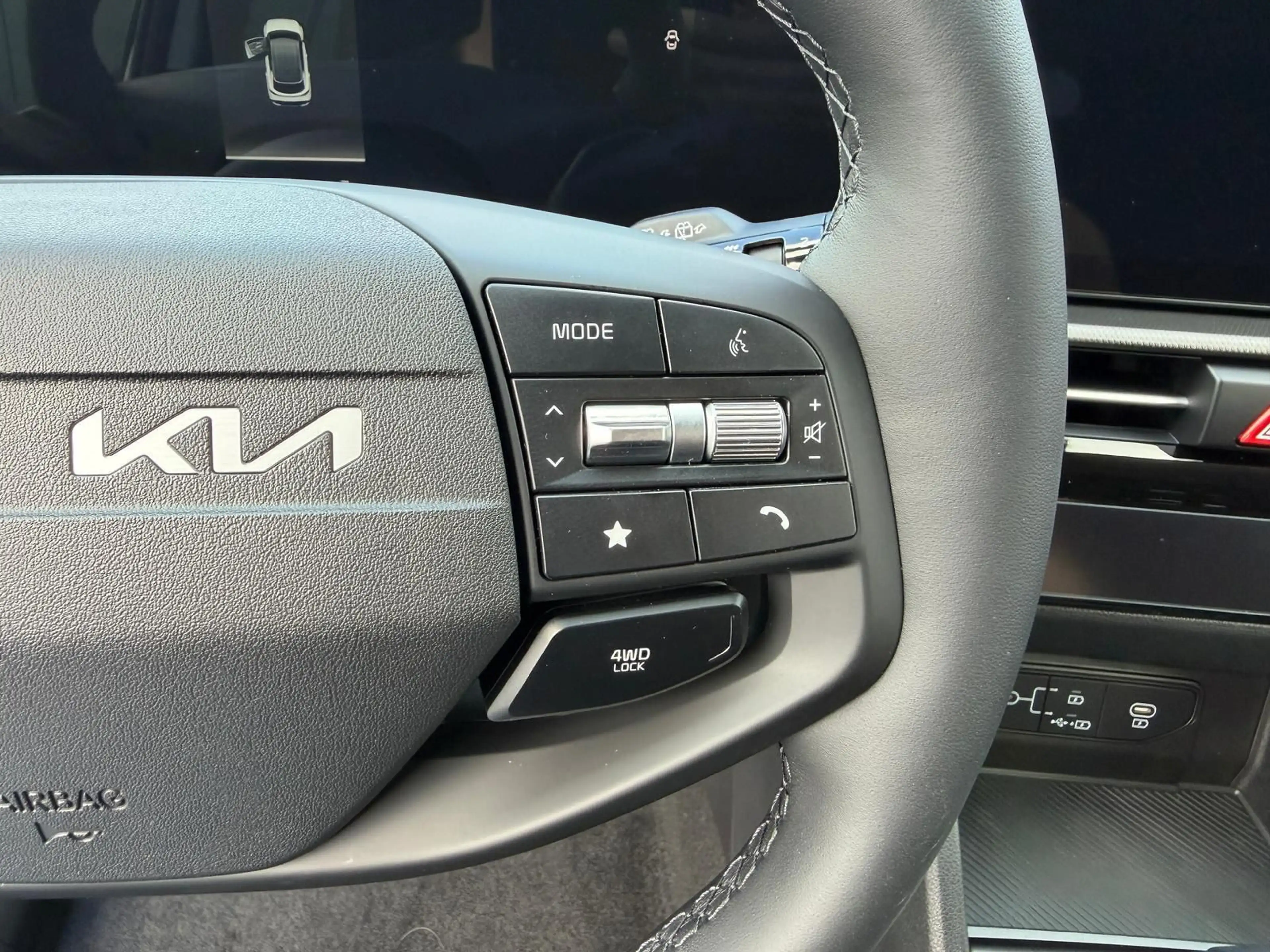 Kia Sportage Silver 4WD Automatik 132 kW (179 PS)... — photo 14