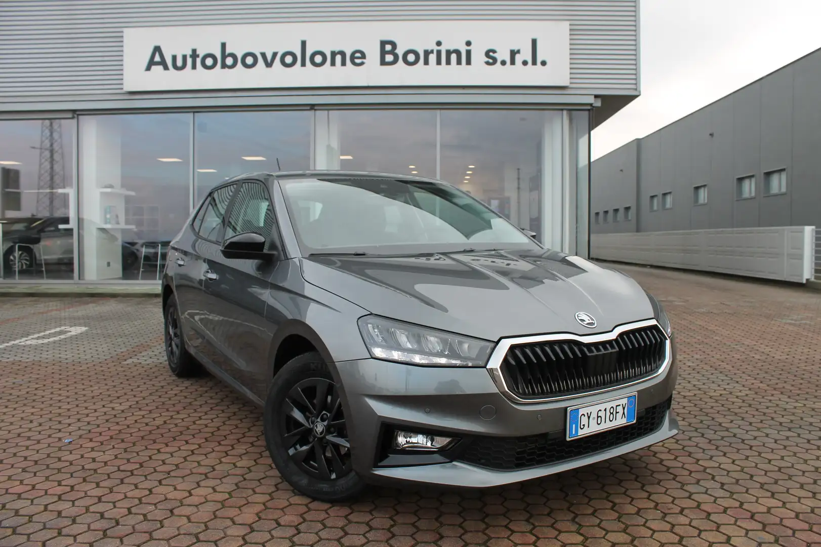 Skoda Fabia Fabia 1.0 tsi evo Young Edition 95cv Grijs - 1