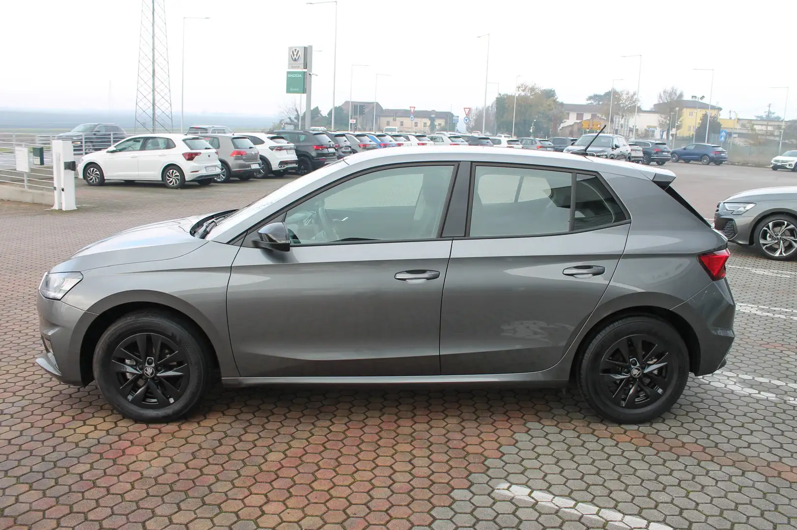 Skoda Fabia Fabia 1.0 tsi evo Young Edition 95cv Grijs - 2