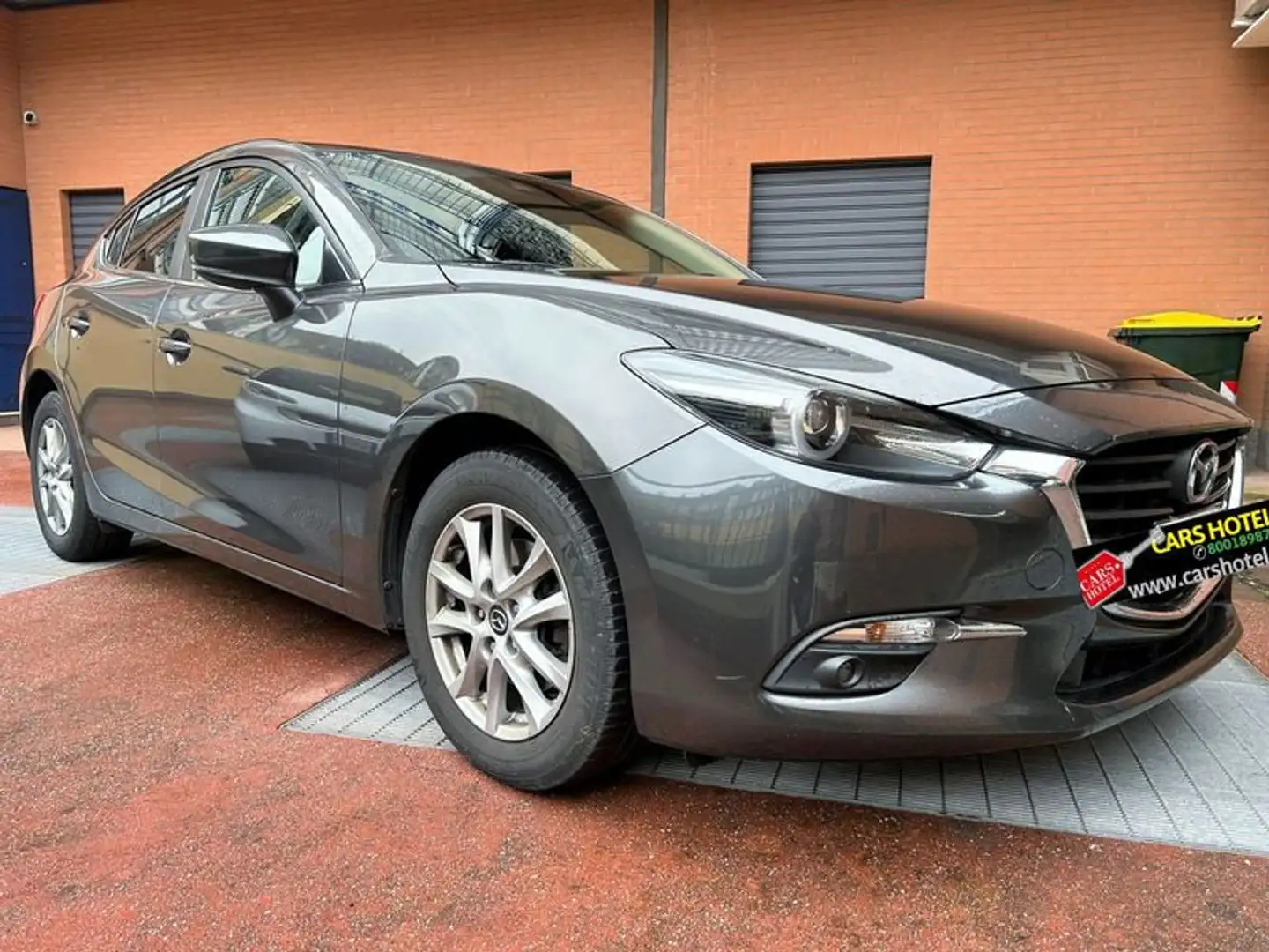 Mazda 3 1.5 Skyactiv-D Exceed Grijs - 2