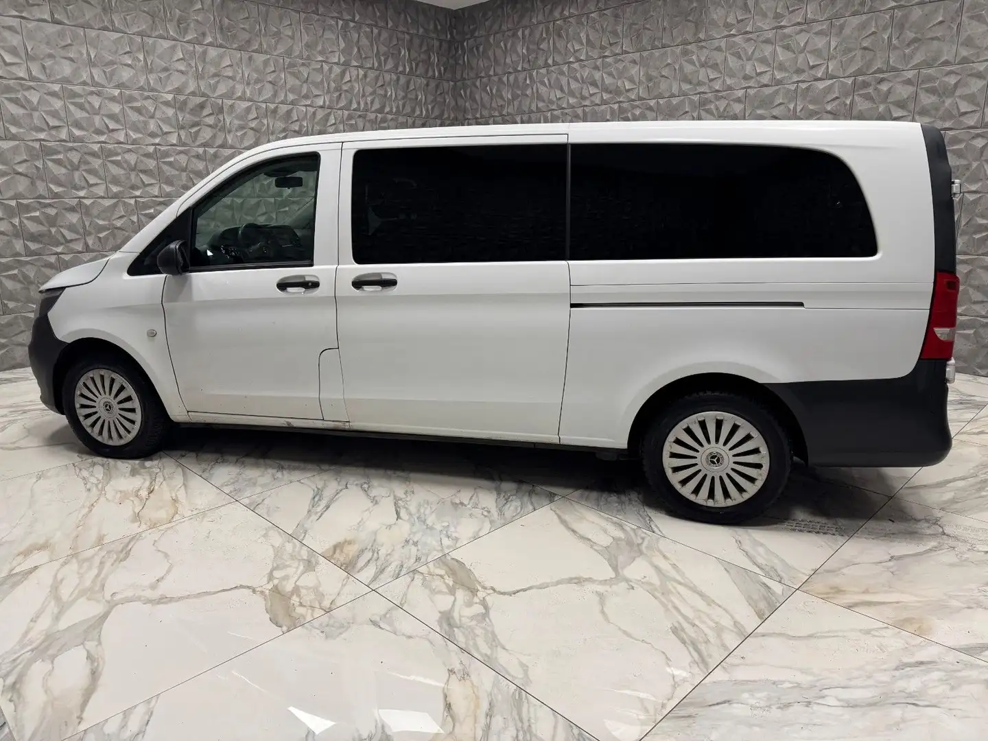 Mercedes-Benz Vito Tourer 114 CDI Pro 4x4 Extralang Weiß - 2