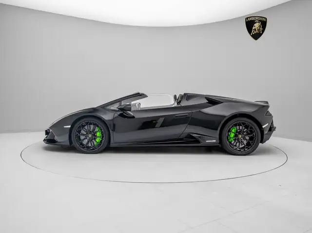 Lamborghini Huracan view 9