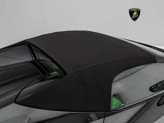 Lamborghini Huracan view 7
