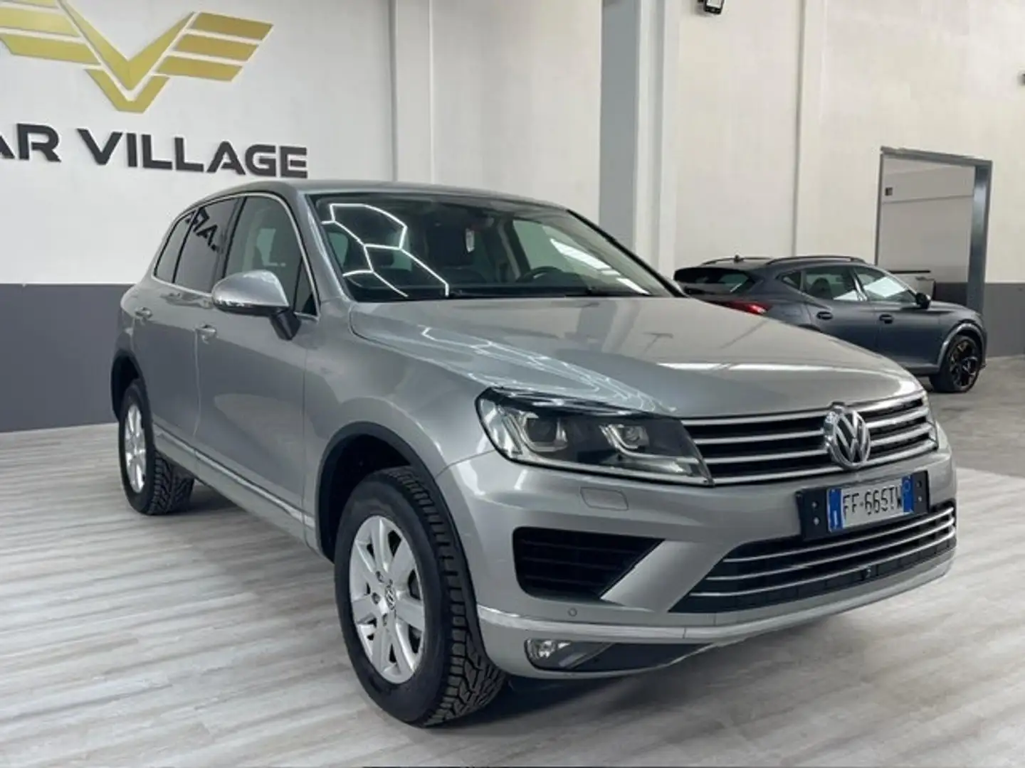 Volkswagen Touareg 3.0 TDI 262 CV tip. BlueMotion Technology Executiv Argento - 2
