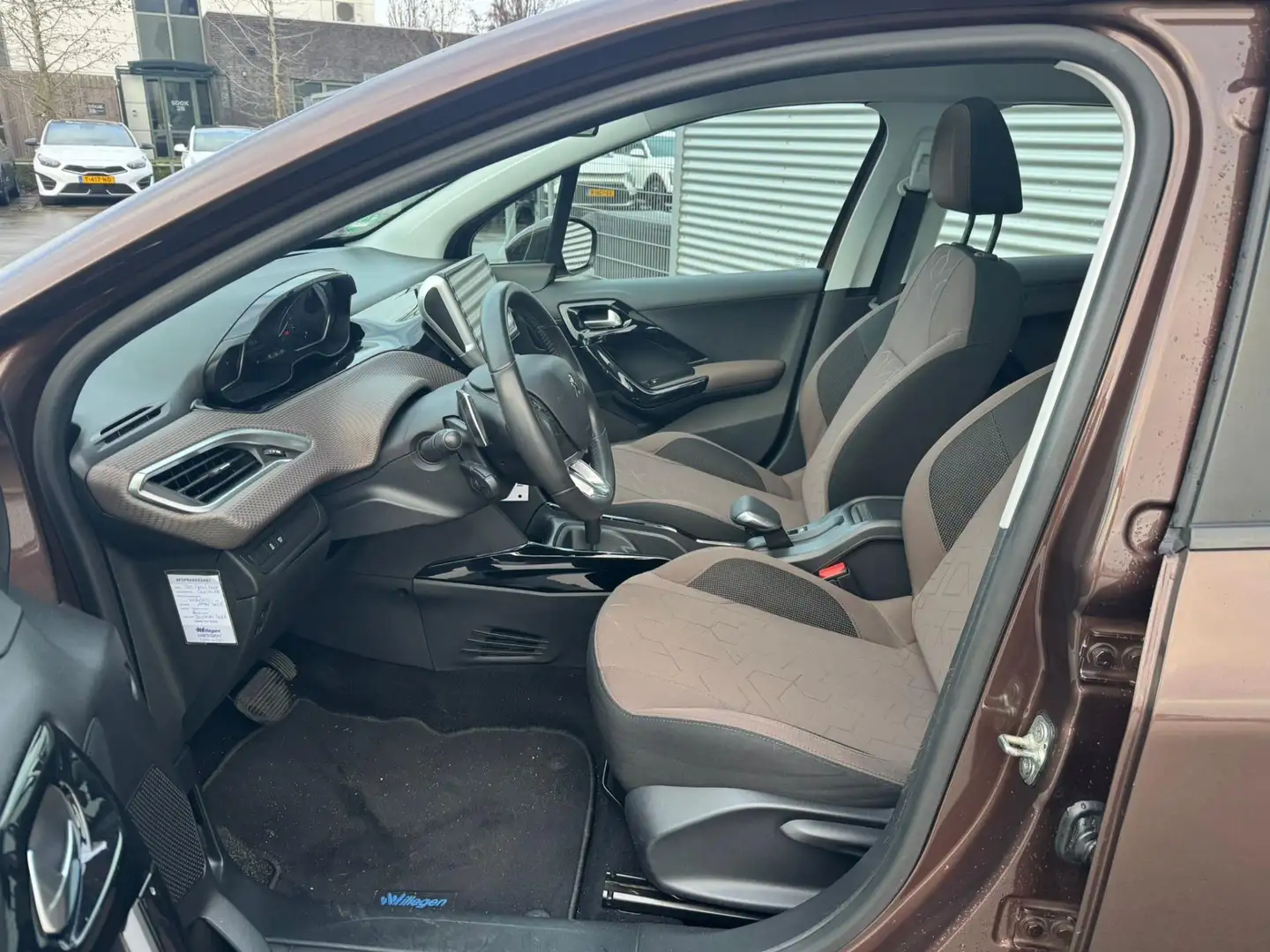 Peugeot 2008 1.2 VTi Active Pack Premium NAVI Brun - 2