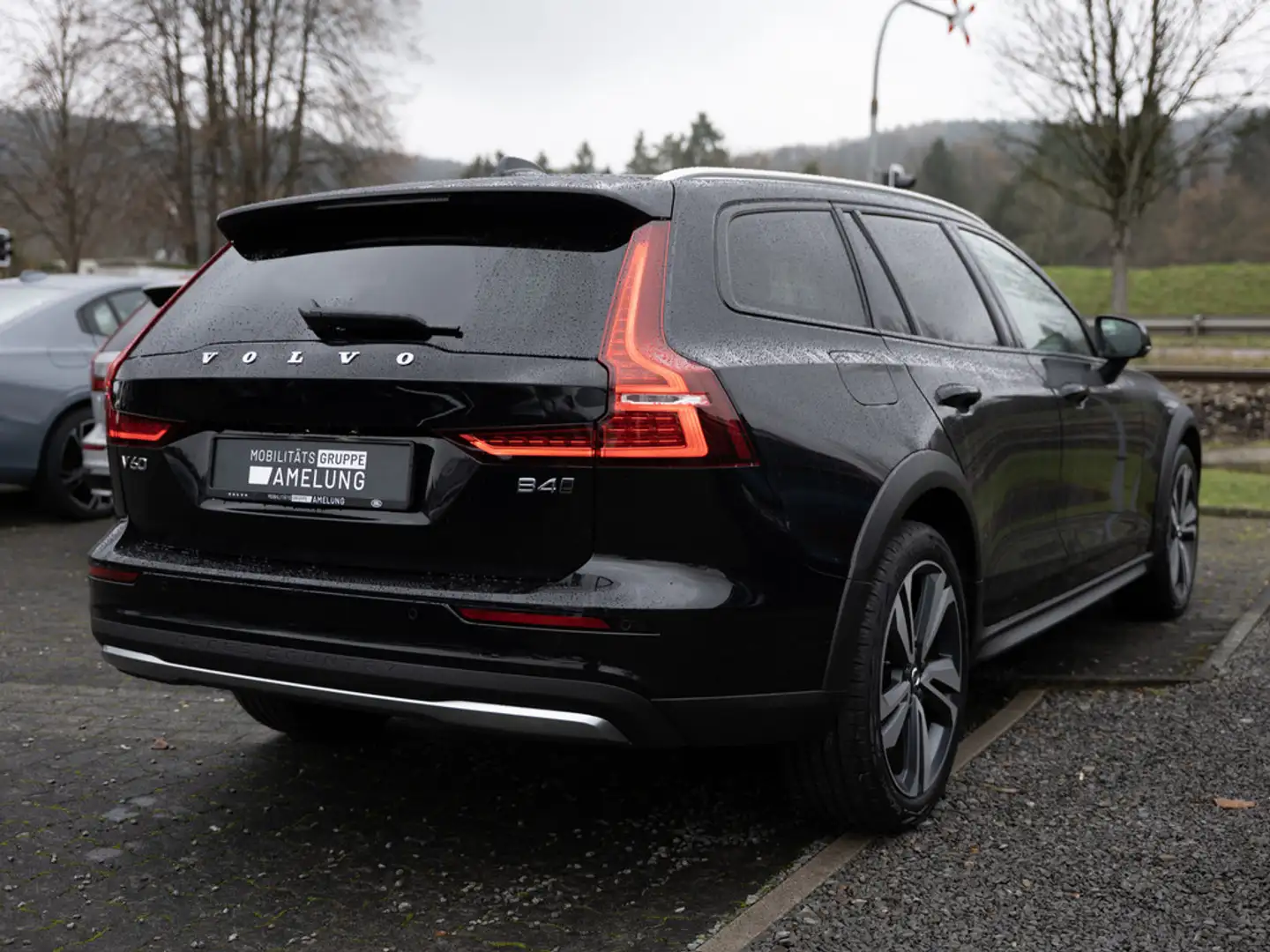 Volvo V60 Cross Country B4 Plus AWD LED KAMERA PANO Negru - 2