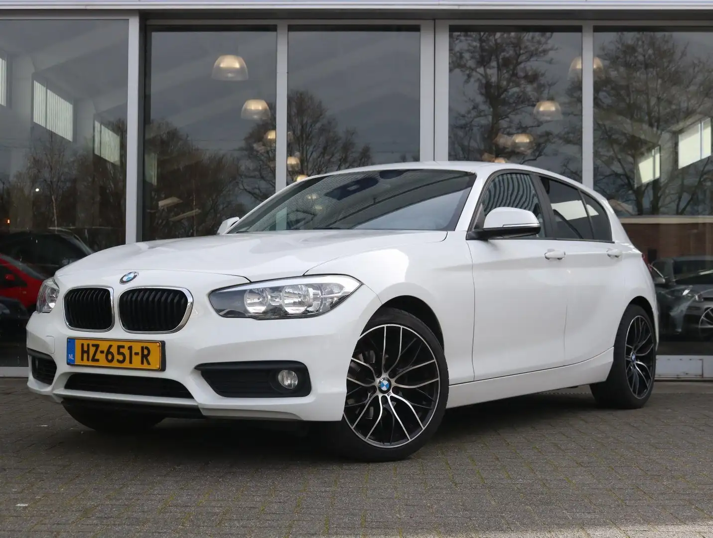 BMW 118 1-serie 118i Corporate Lease Essential Weiß - 1