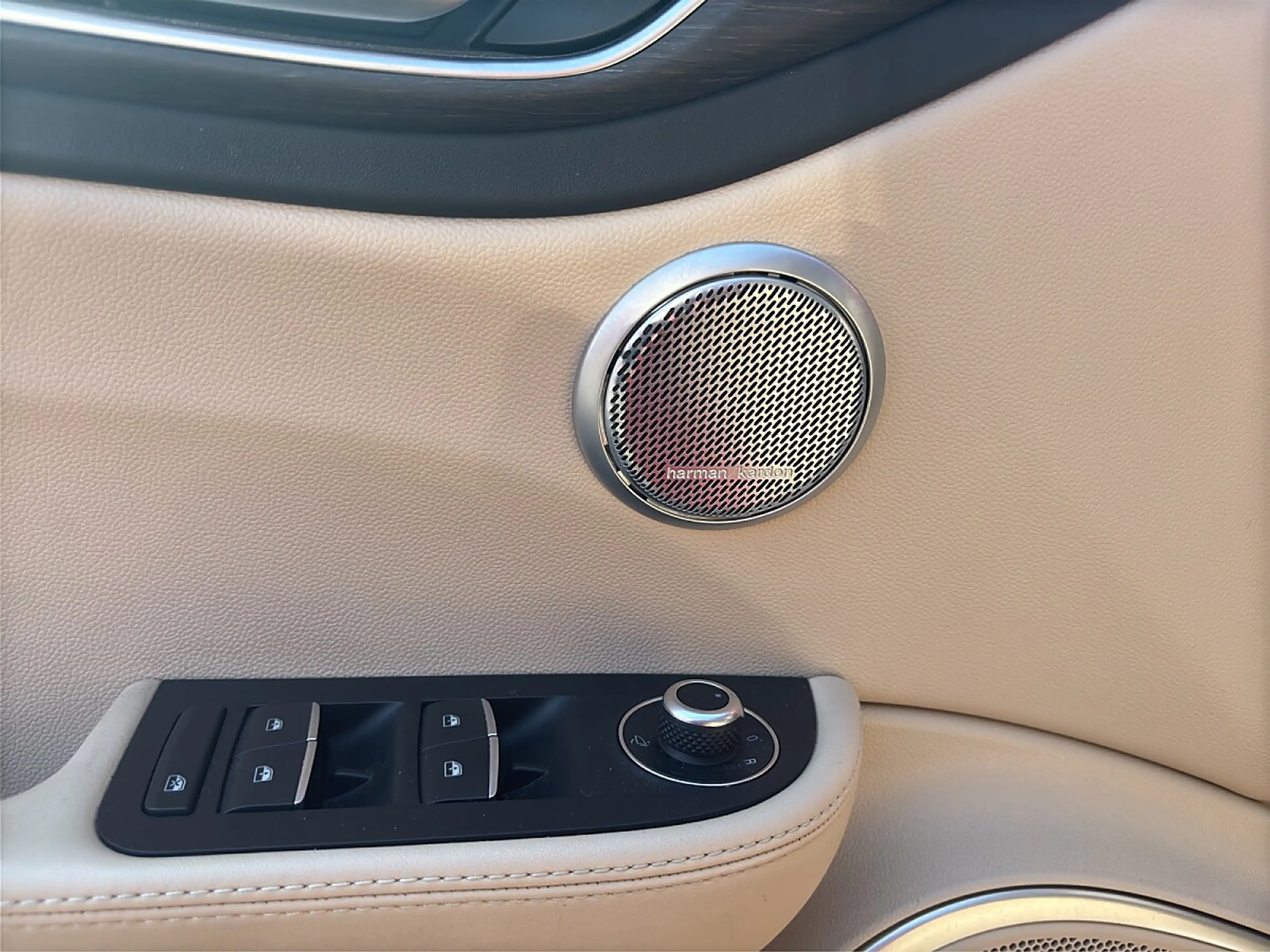 Alfa Romeo Giulia 6C Villa d'Este 2,0 16V 200 AT8 HiFi/SD — photo 14