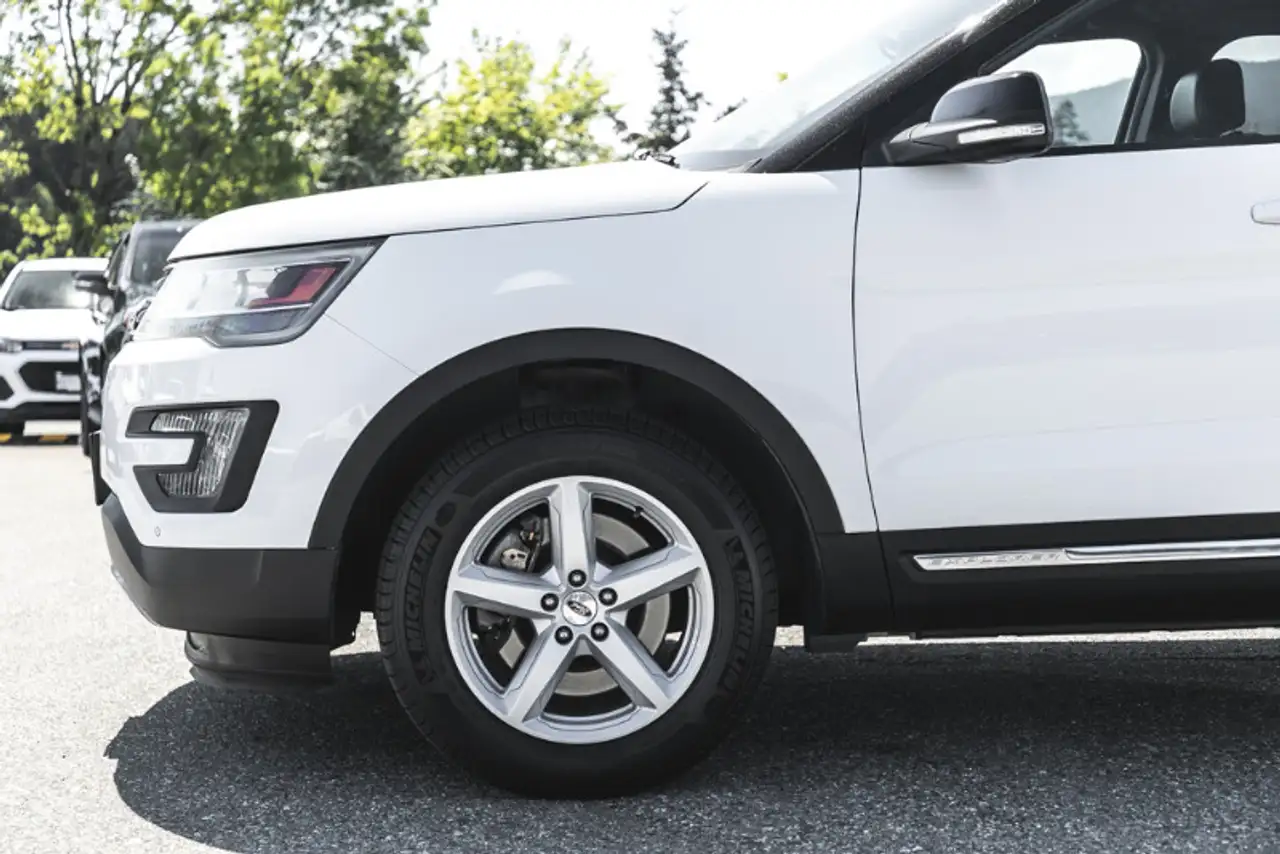 Ford Explorer снимка Ford Explorer