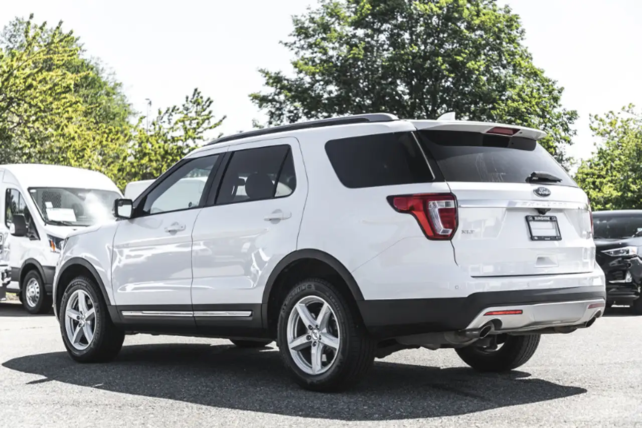 Ford Explorer снимка Ford Explorer