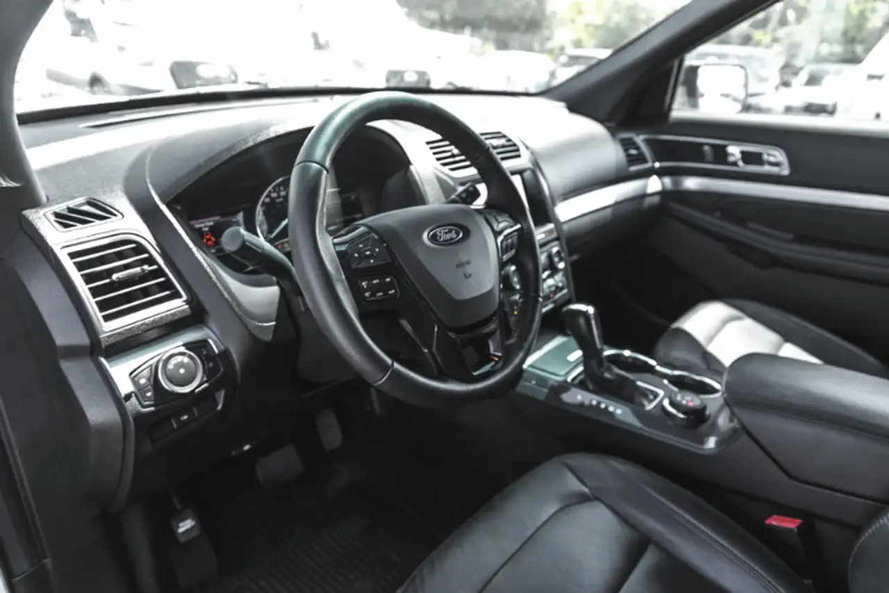 Ford Explorer снимка Ford Explorer