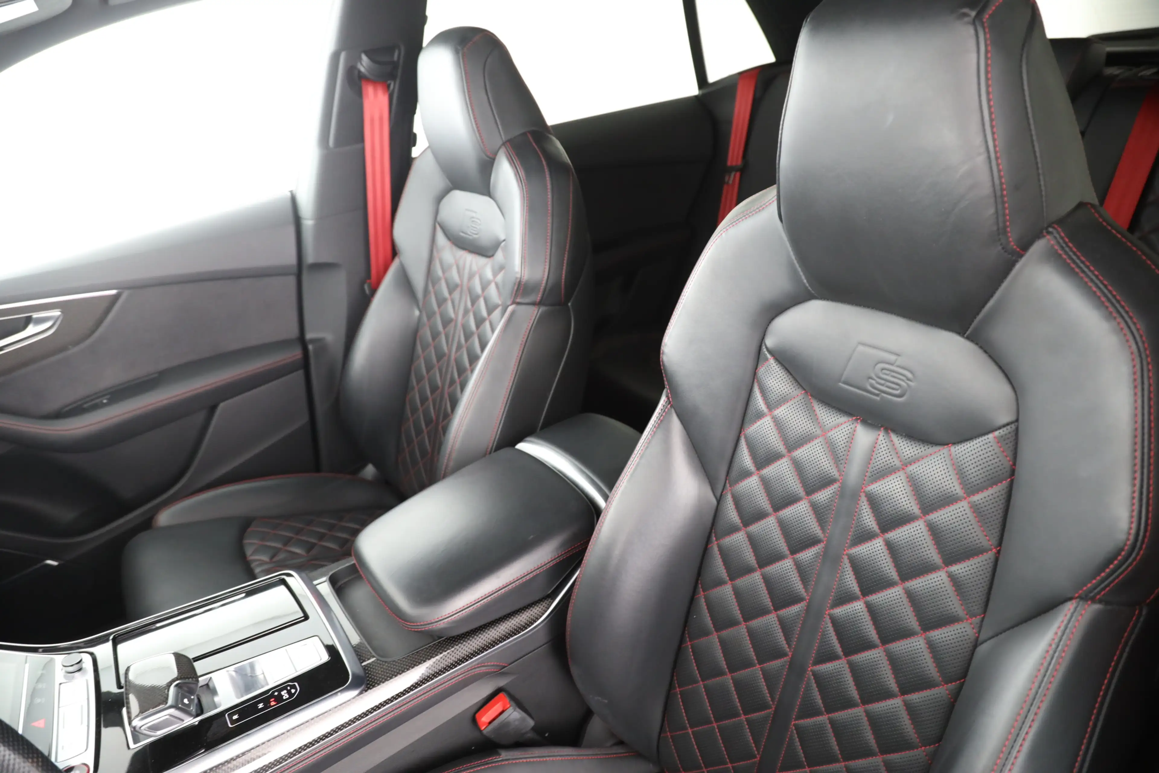 Audi SQ8 40 TFSI quattro S line competition plus — photo 13