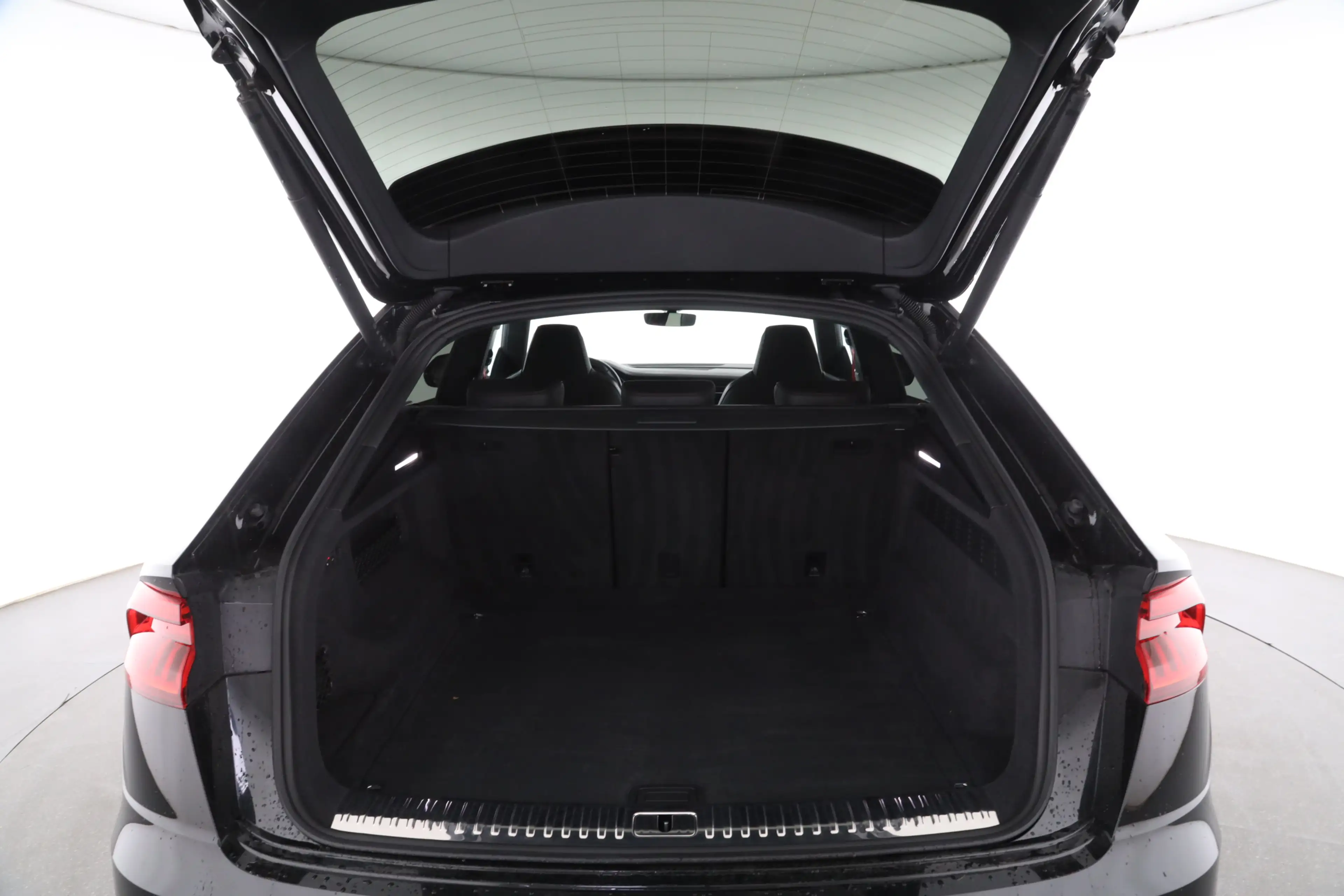 Audi SQ8 40 TFSI quattro S line competition plus — photo 11